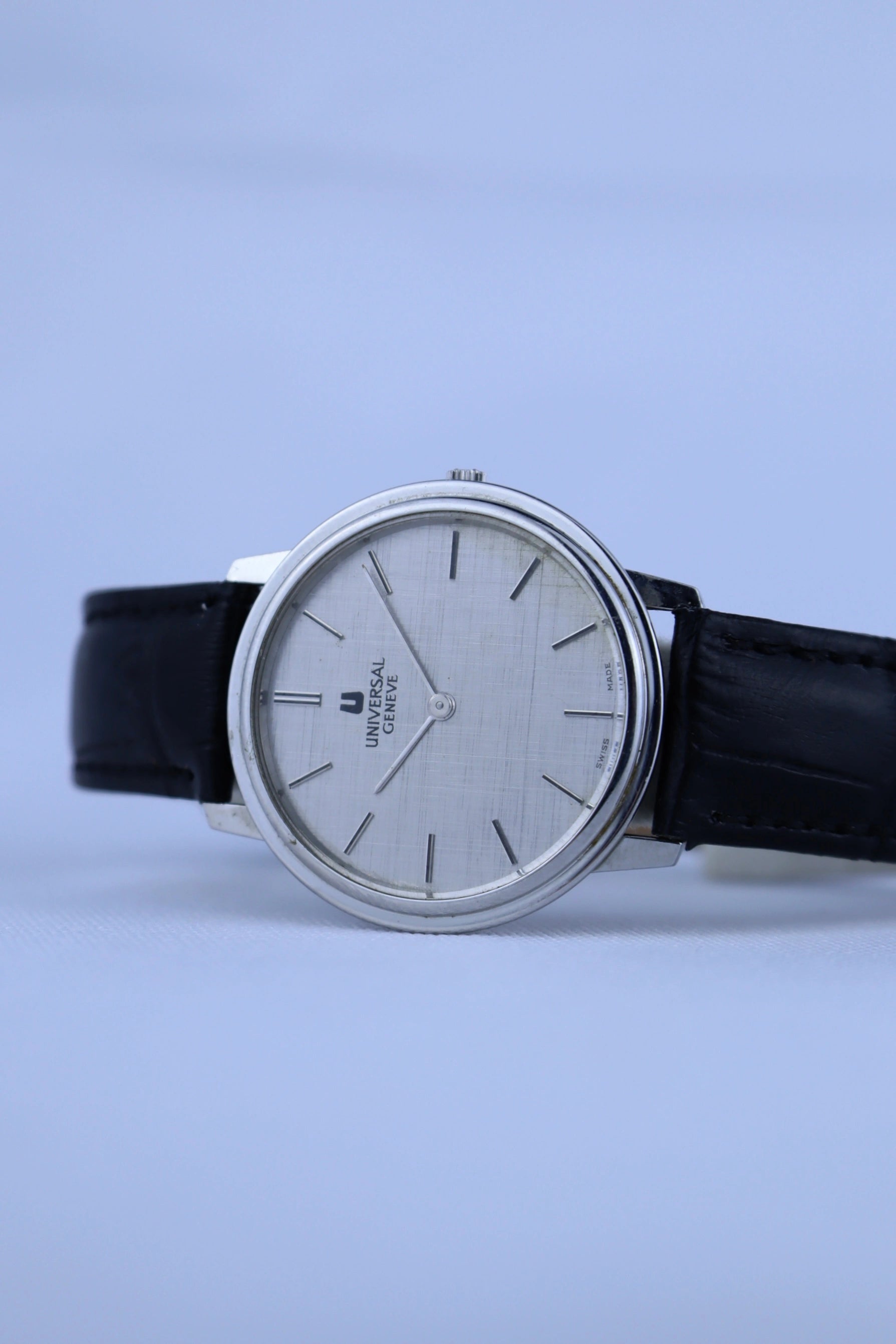 1970s Universal Geneve Linen Dial Ultra Slim 842.140 cal. 1-42