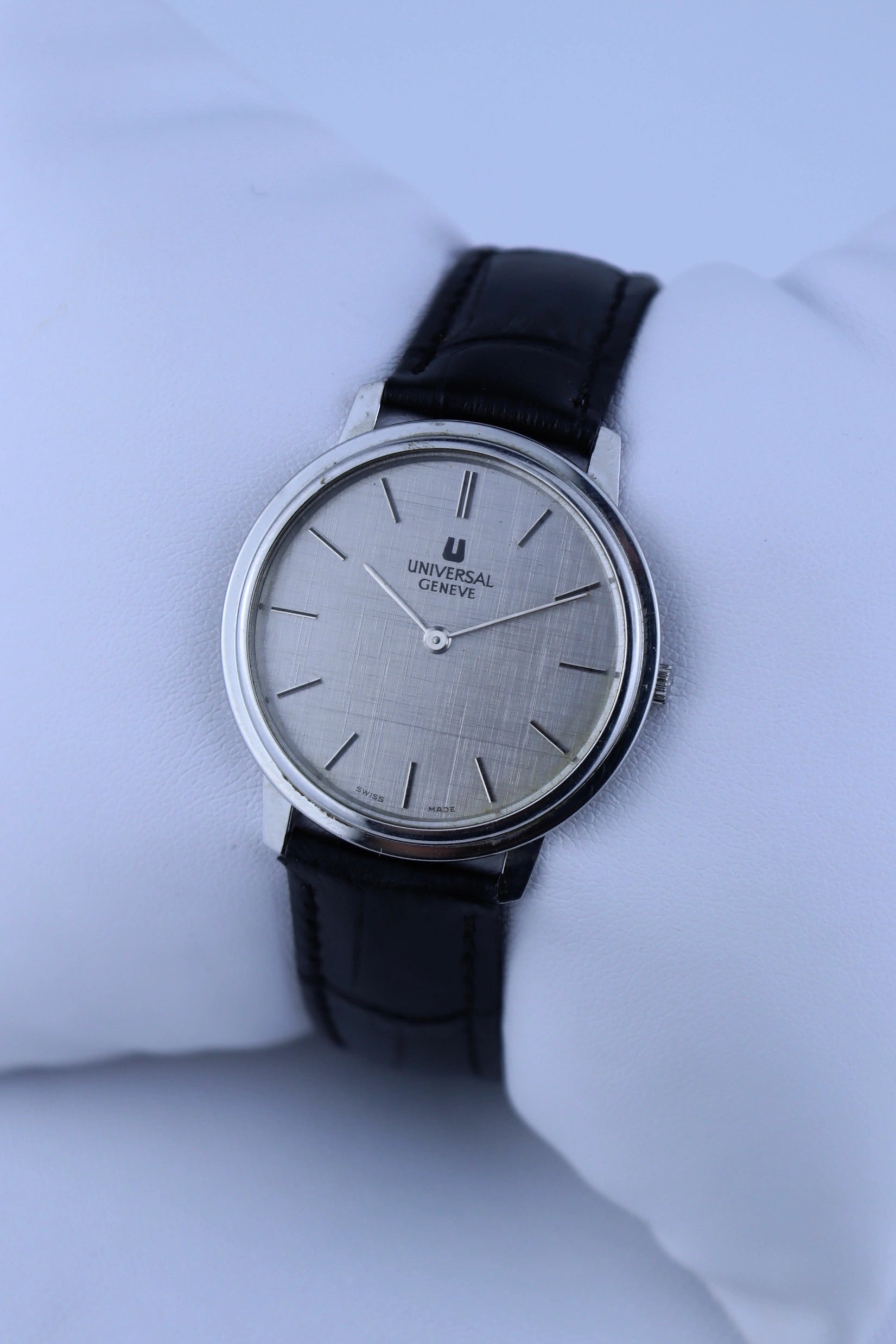 1970s Universal Geneve Linen Dial Ultra Slim 842.140 cal. 1-42