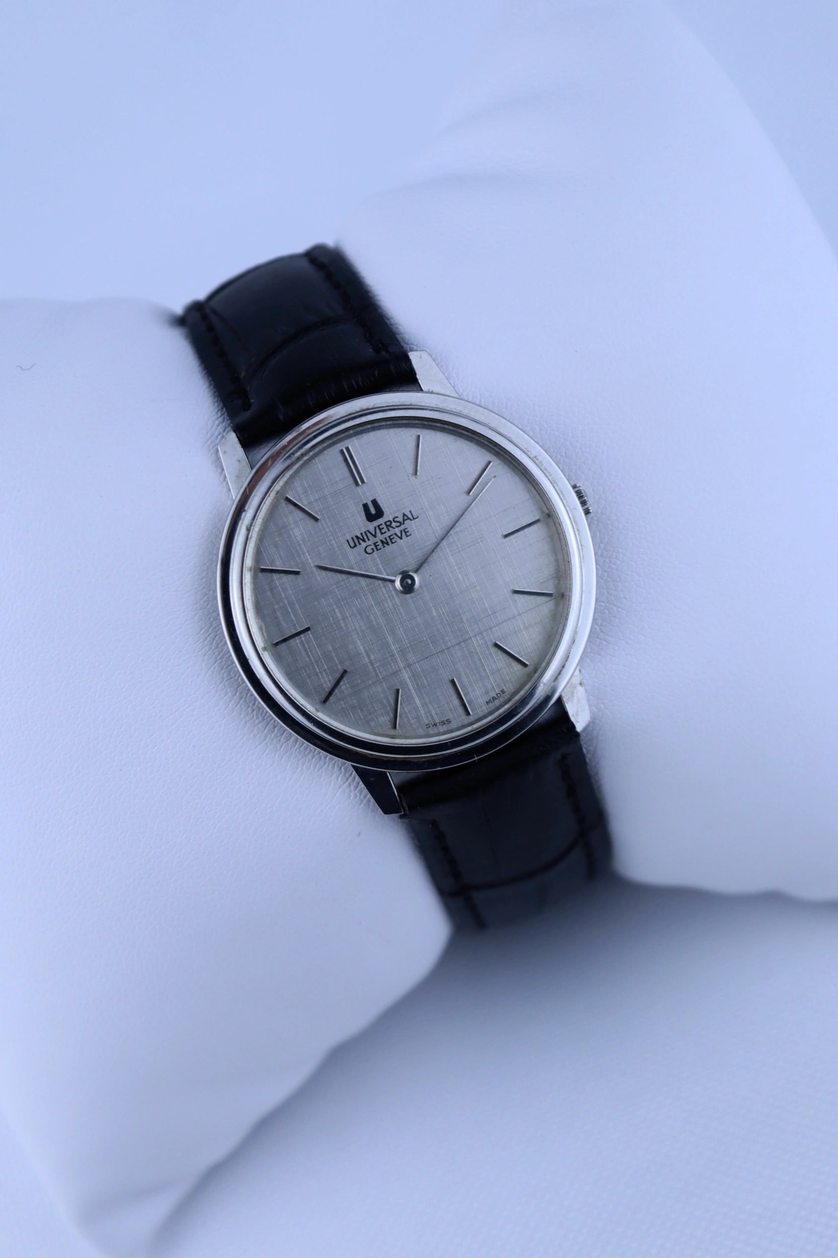 1970s Universal Geneve Linen Dial Ultra Slim 842.140 cal. 1-42