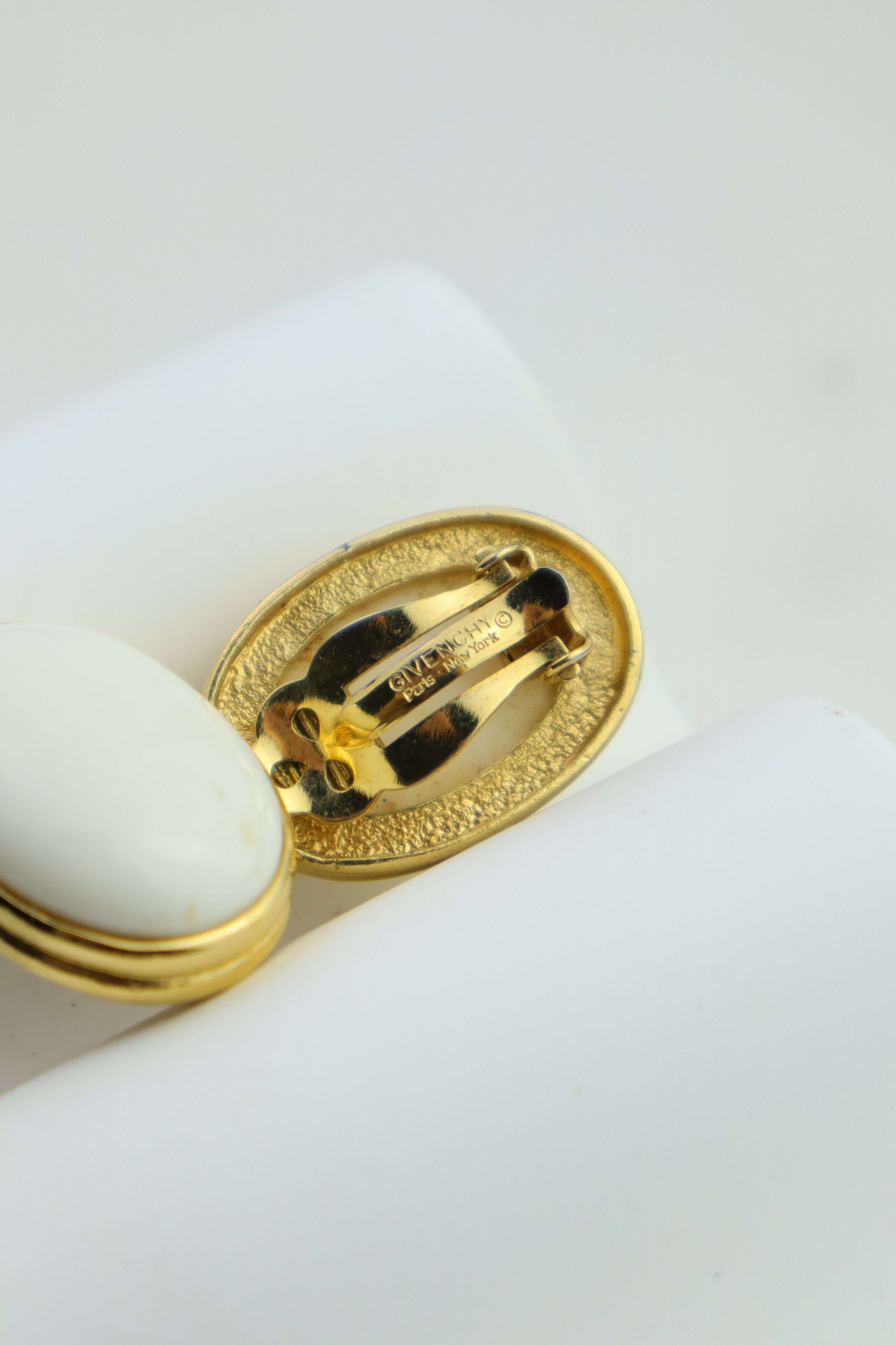 Givenchy - klipsy "ivory classic"