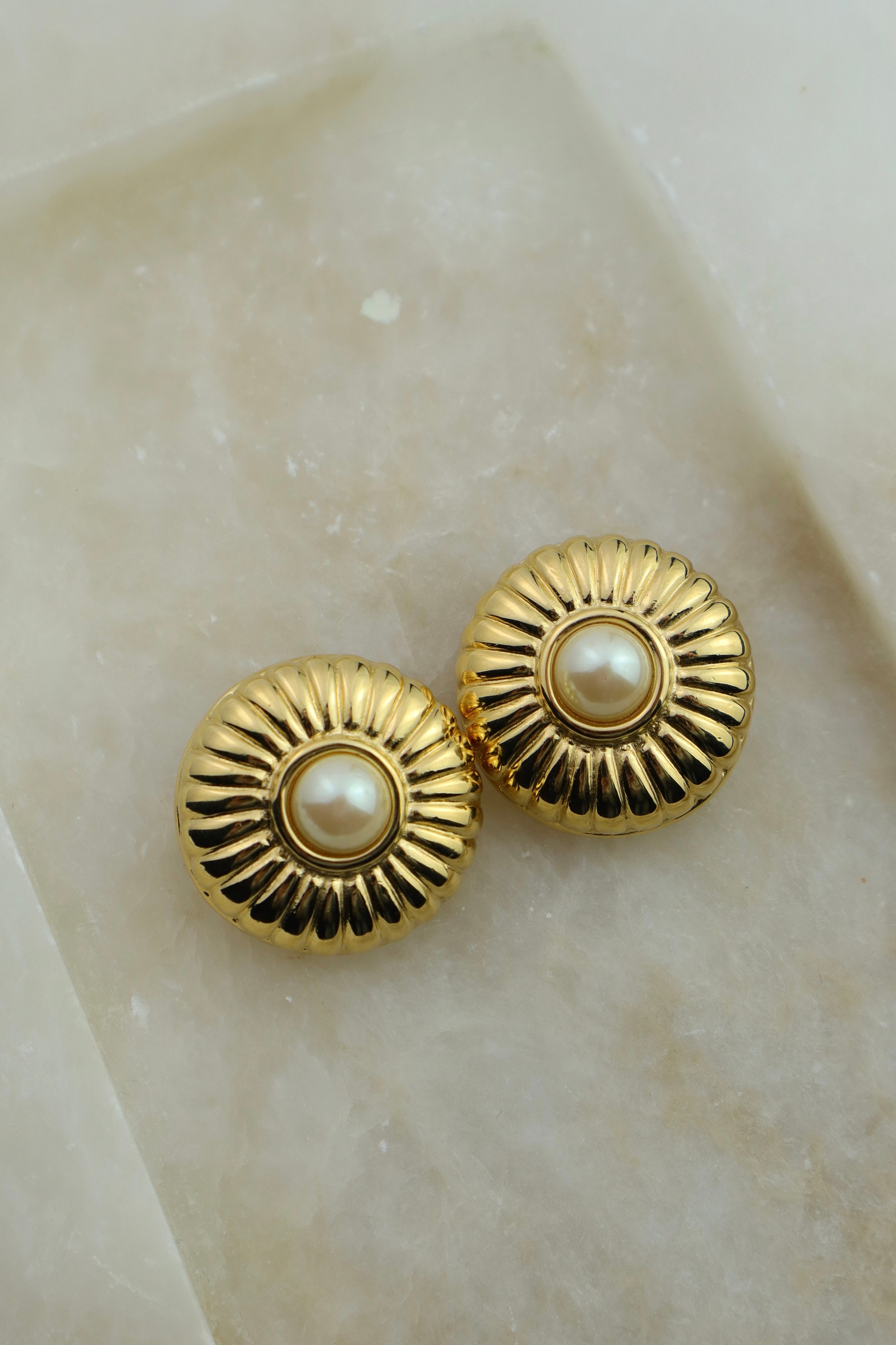 Givenchy - okazałe klipsy z perłą