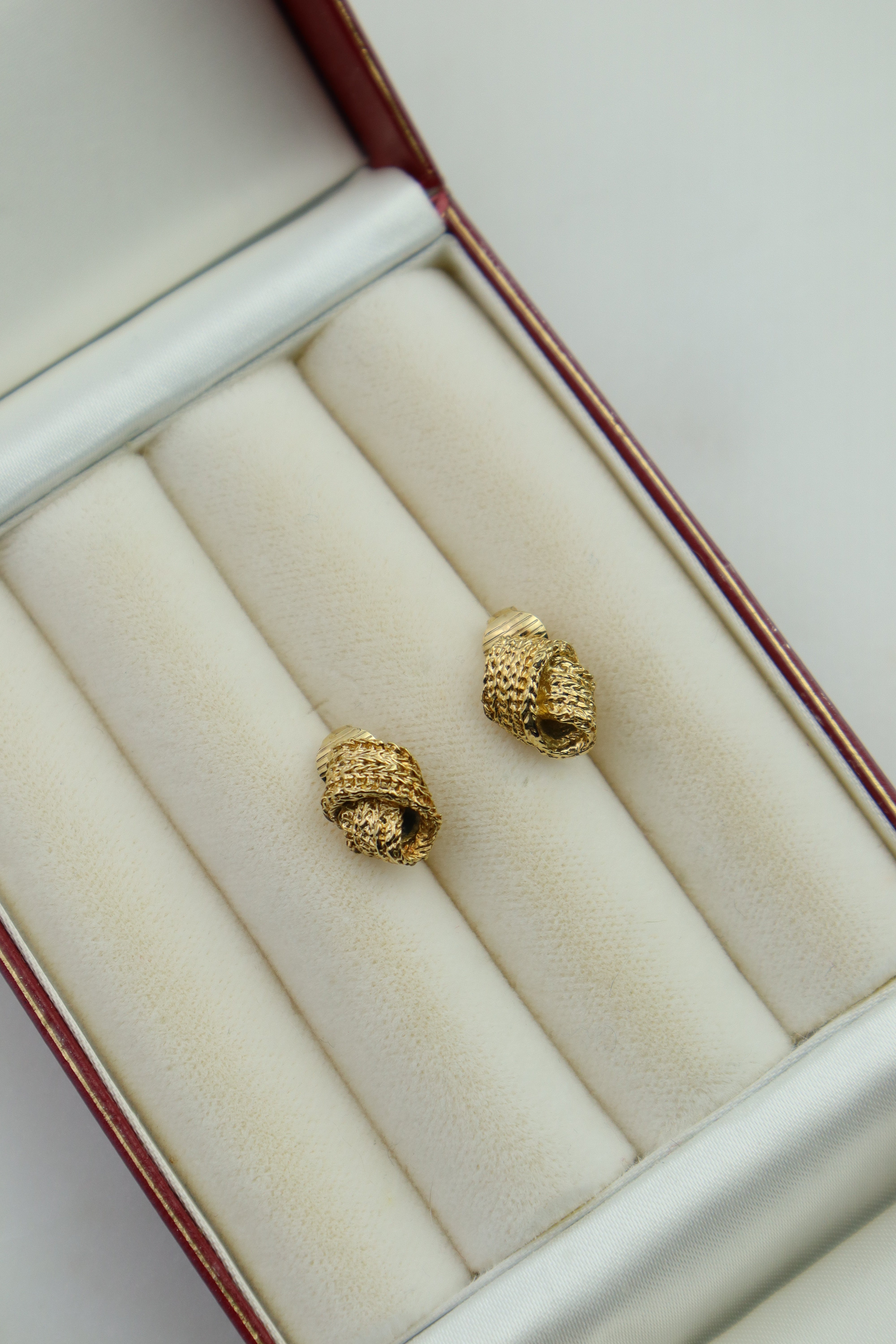 Christian Dior - minimalistyczne klipsy pozłacane supełki