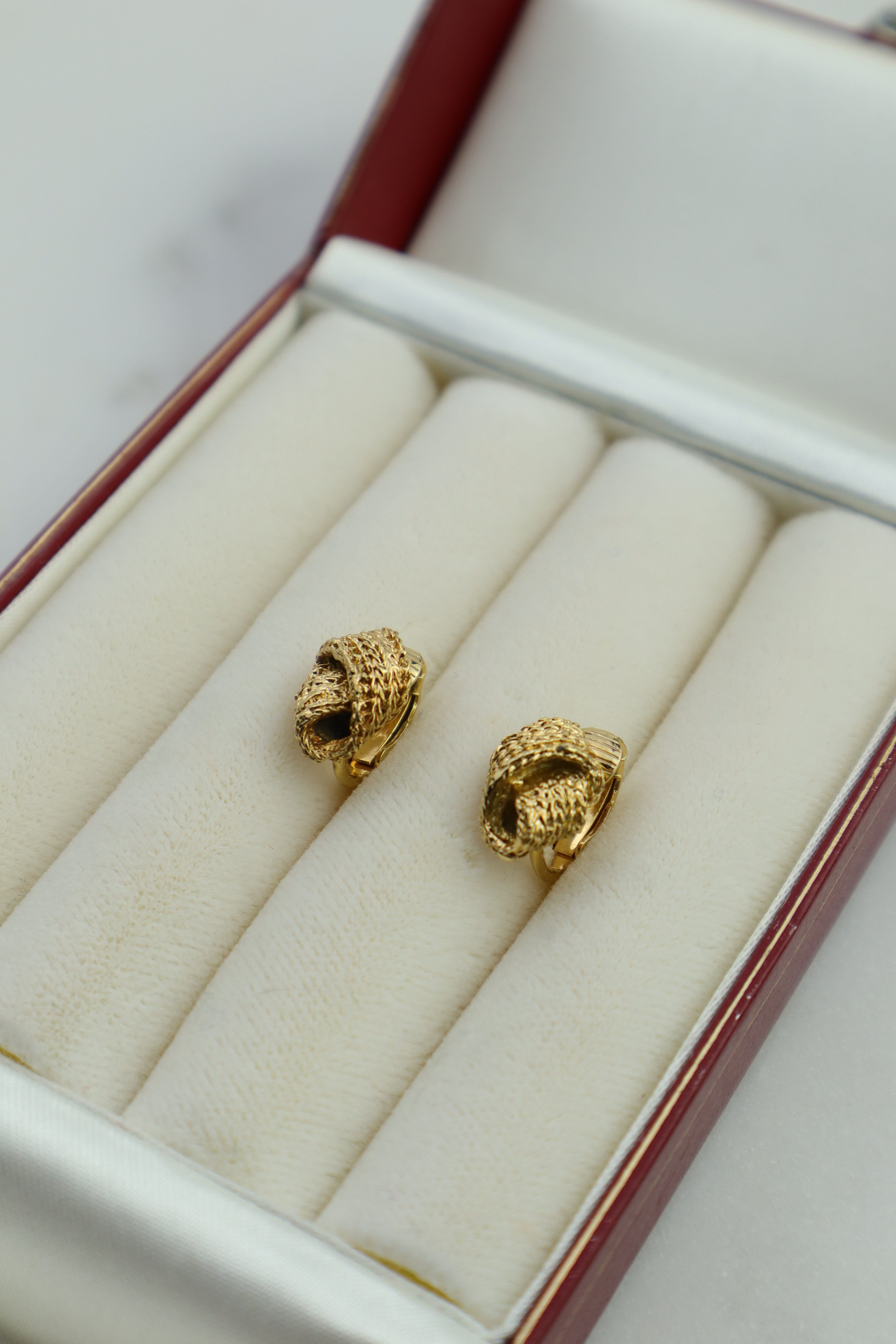 Christian Dior - minimalistyczne klipsy pozłacane supełki