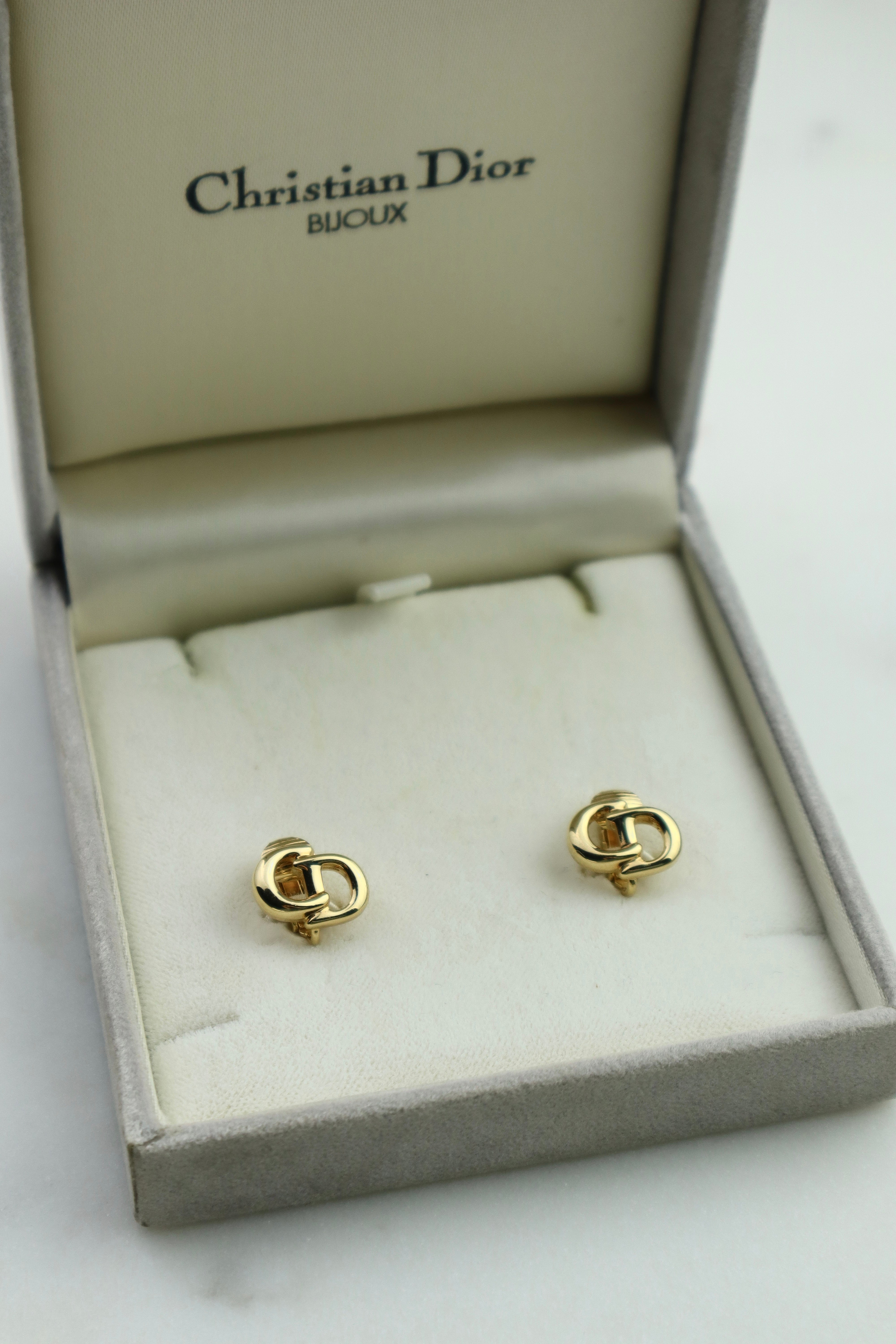 Christian Dior - klipsy klasyczny monogram CD