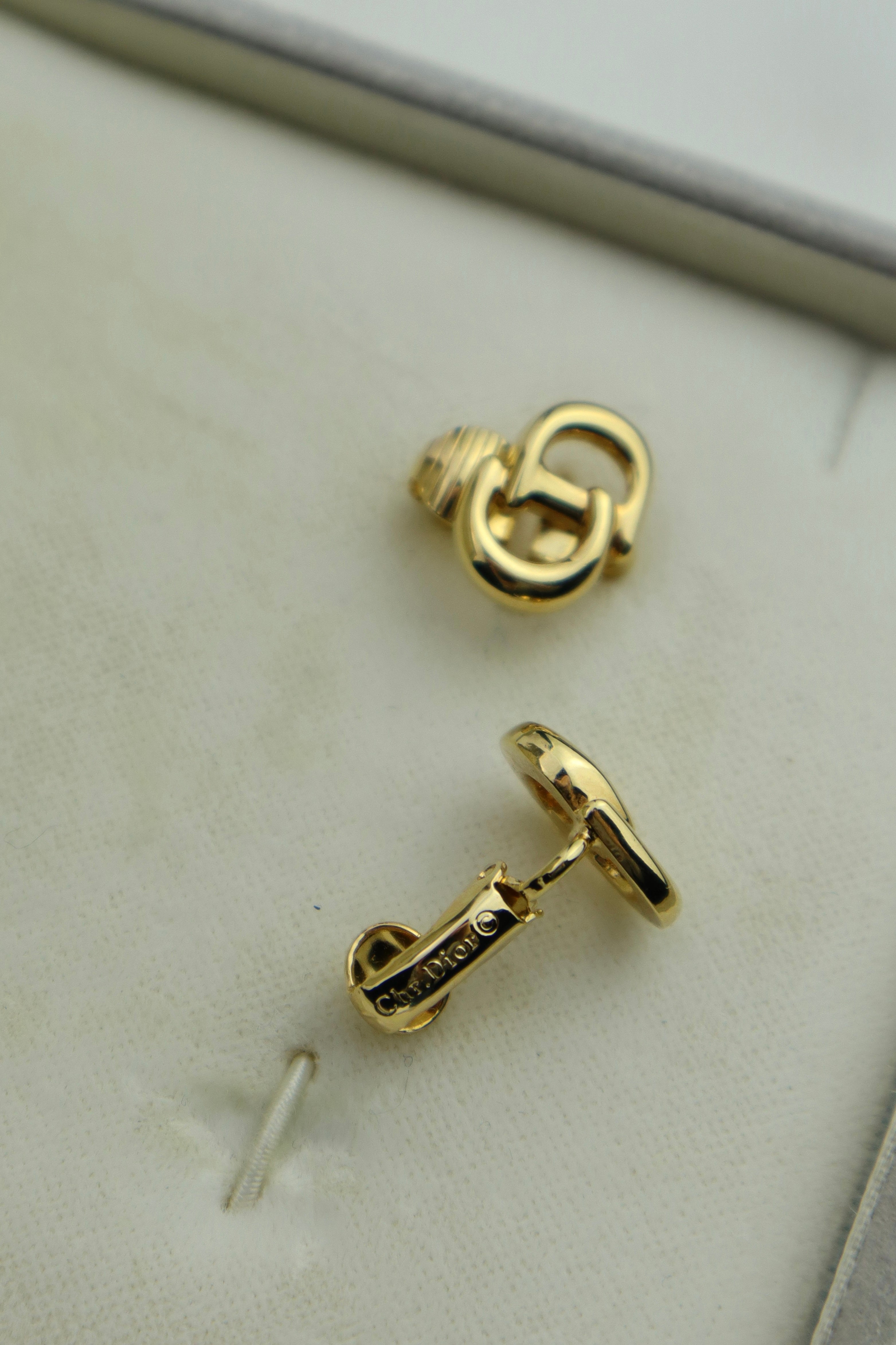 Christian Dior - klipsy klasyczny monogram CD