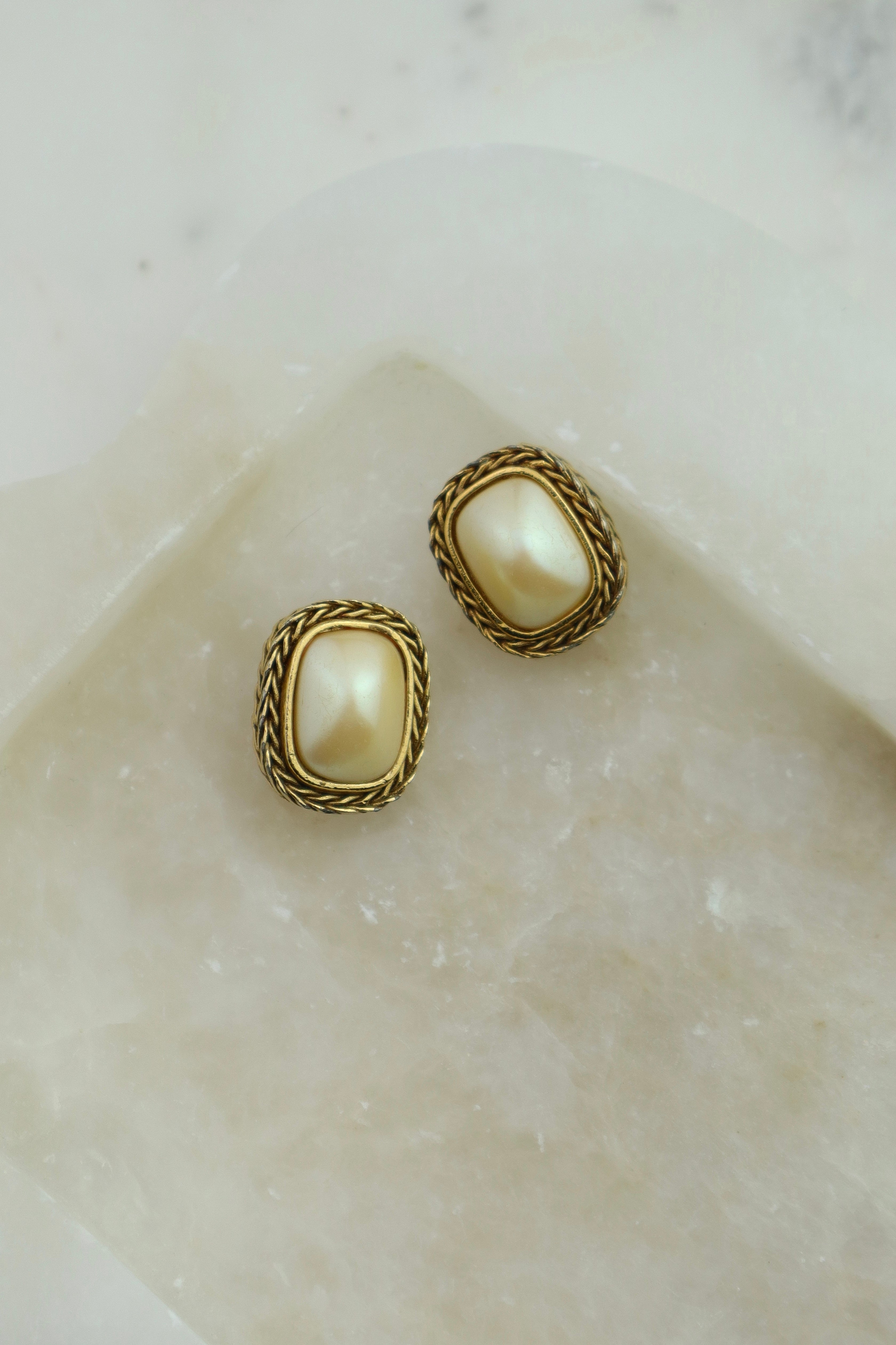 Givenchy - klipsy ze sztuczną perłą