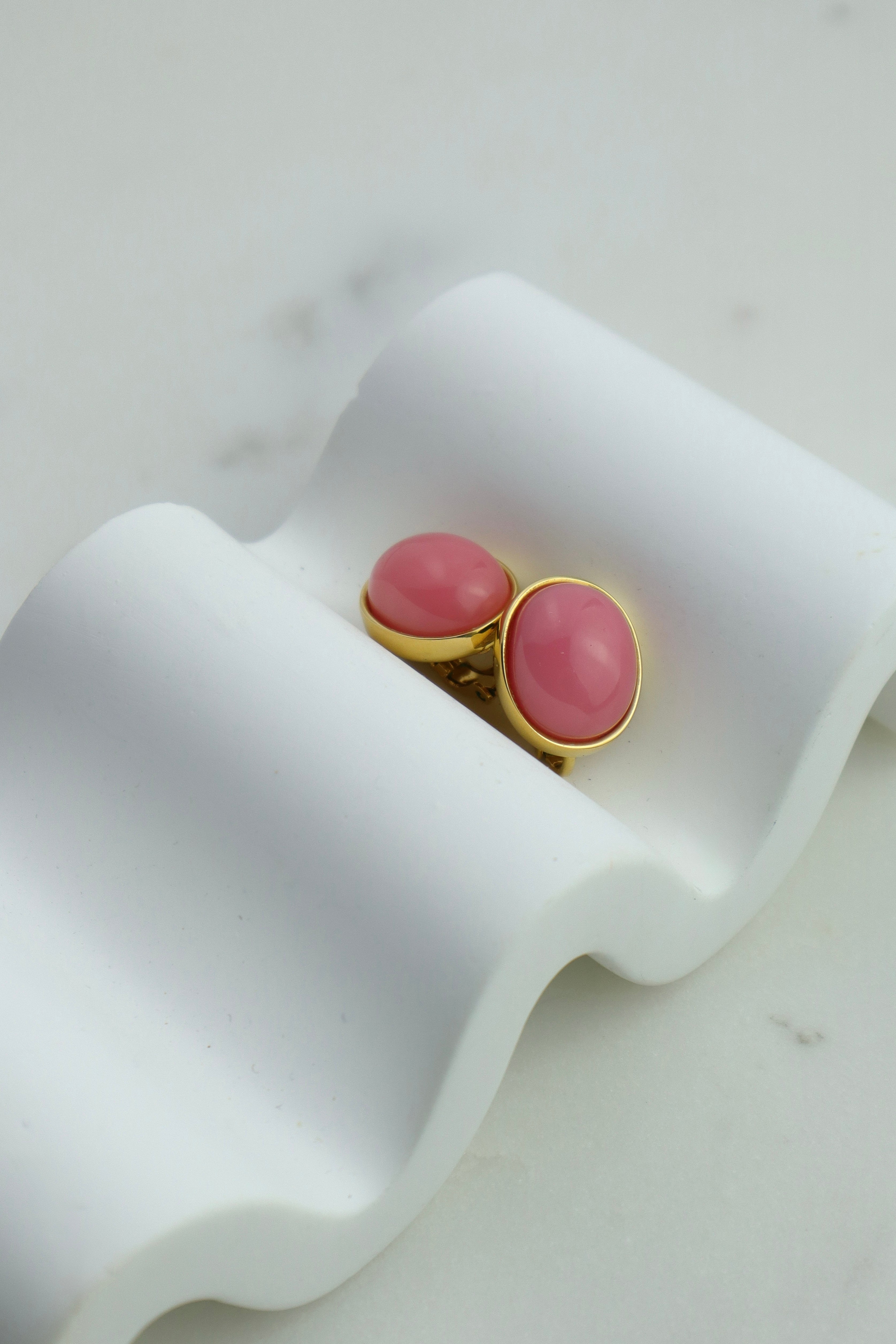 Givenchy - klipsy vintage z różowym kaboszonem