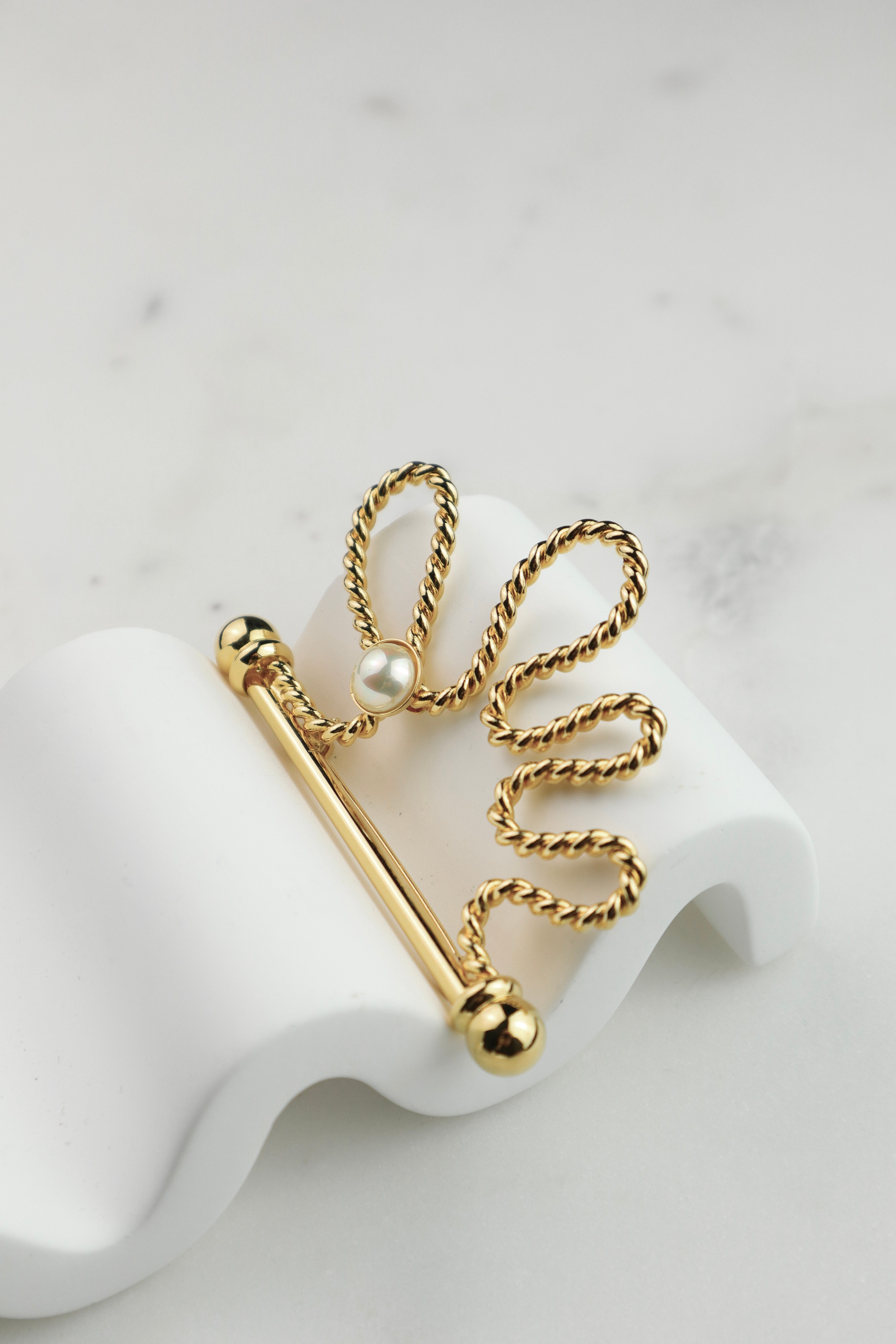 Pierre Cardin - awangardowa broszka z perłą