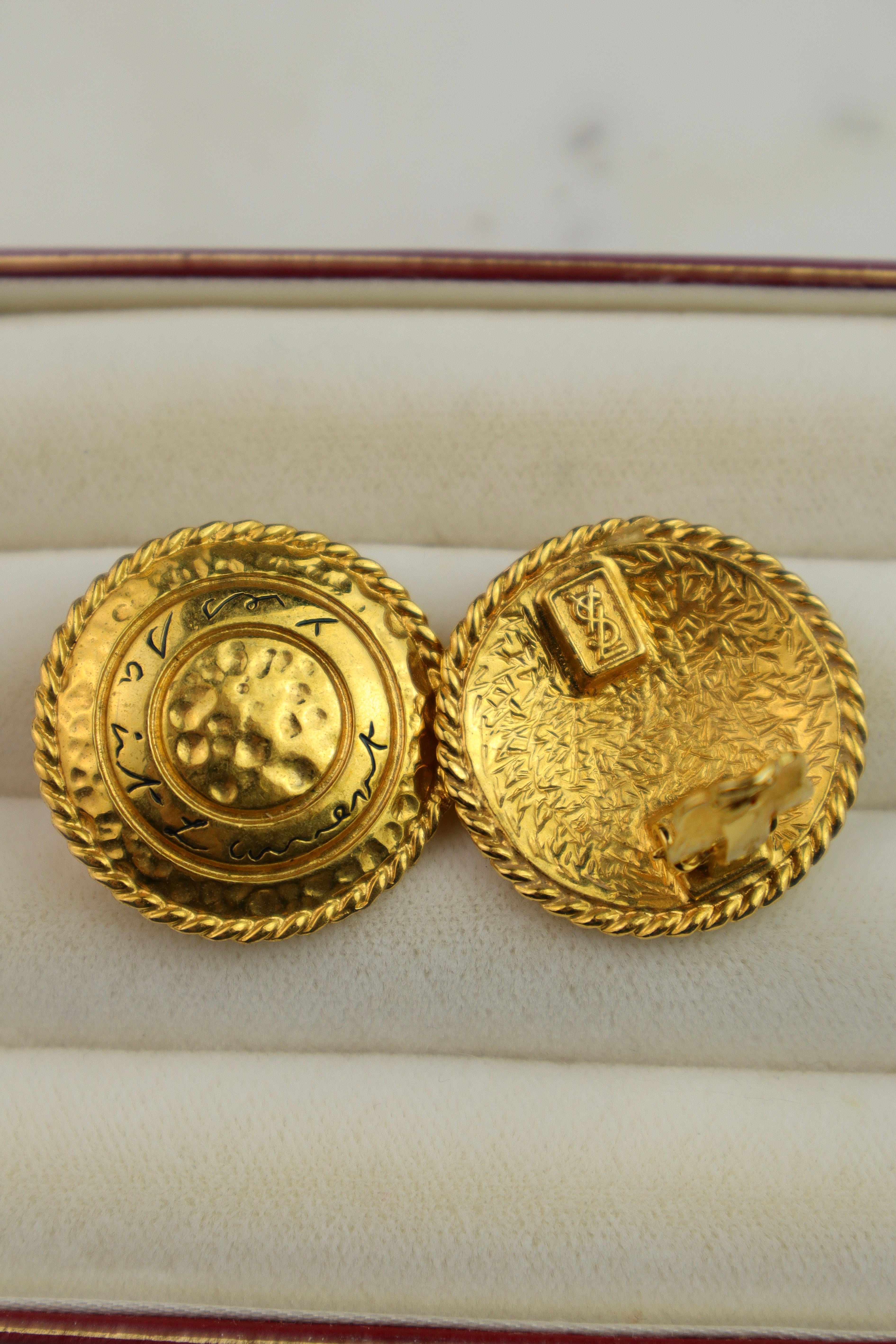 Yves Saint Laurent - okrągłe klipsy vintage z logo YSL złote