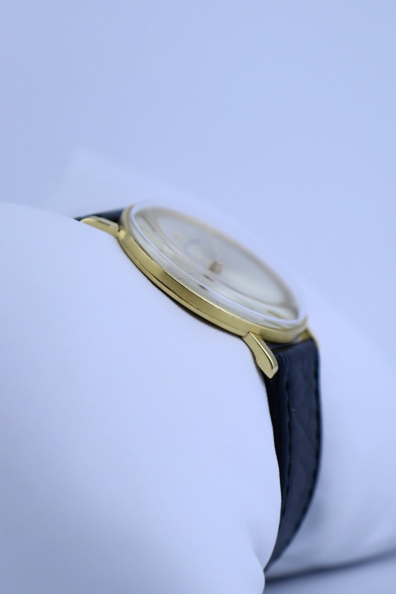 1960s Jaeger Lecoultre Ultra Slim 1947 818C