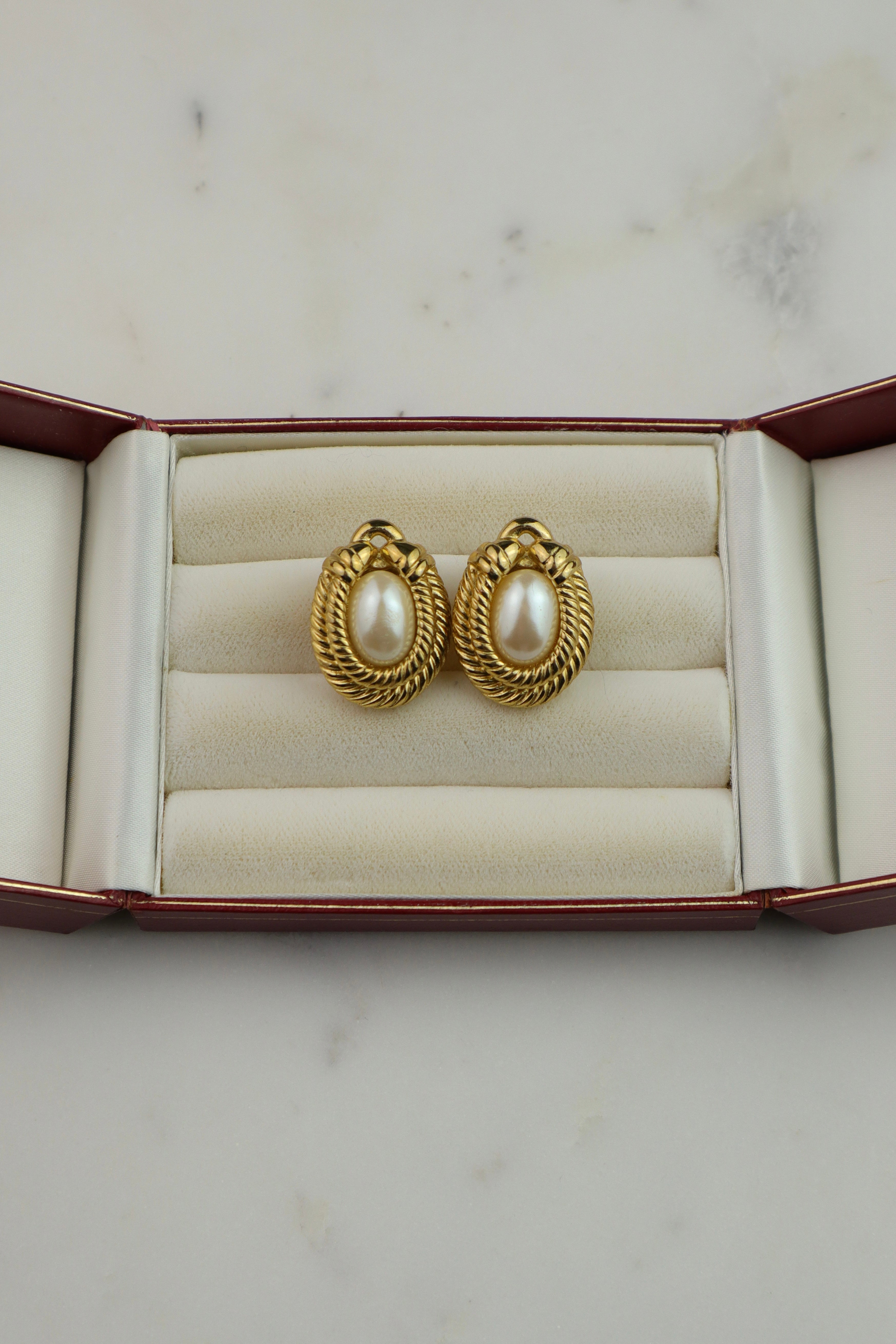 Givenchy - owalne klipsy vintage z perłą