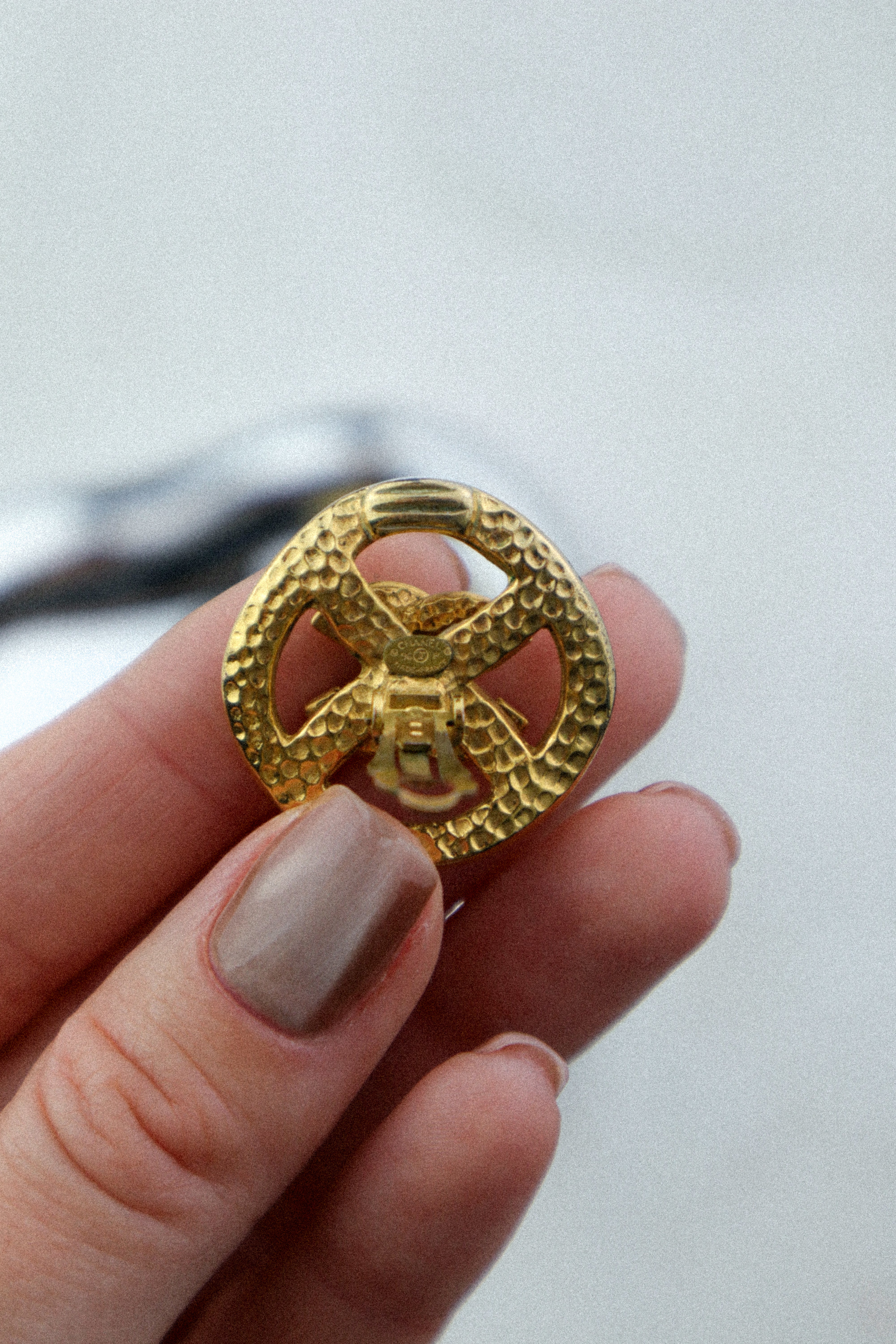 Chanel - pozłacane klipsy vintage logo CC