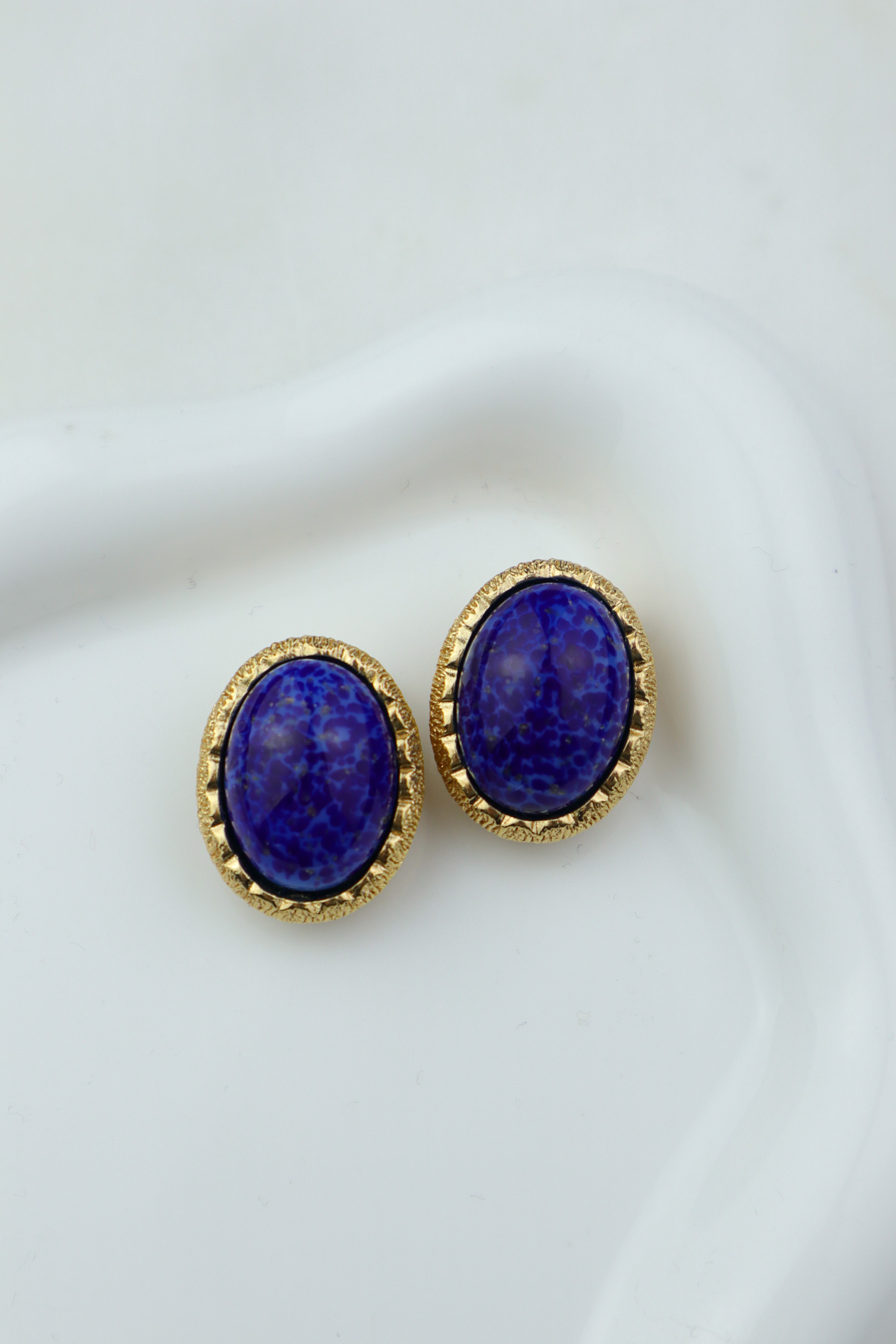 Dior - klipsy vintage z kobaltowym kamieniem w stylu lapis lazuli