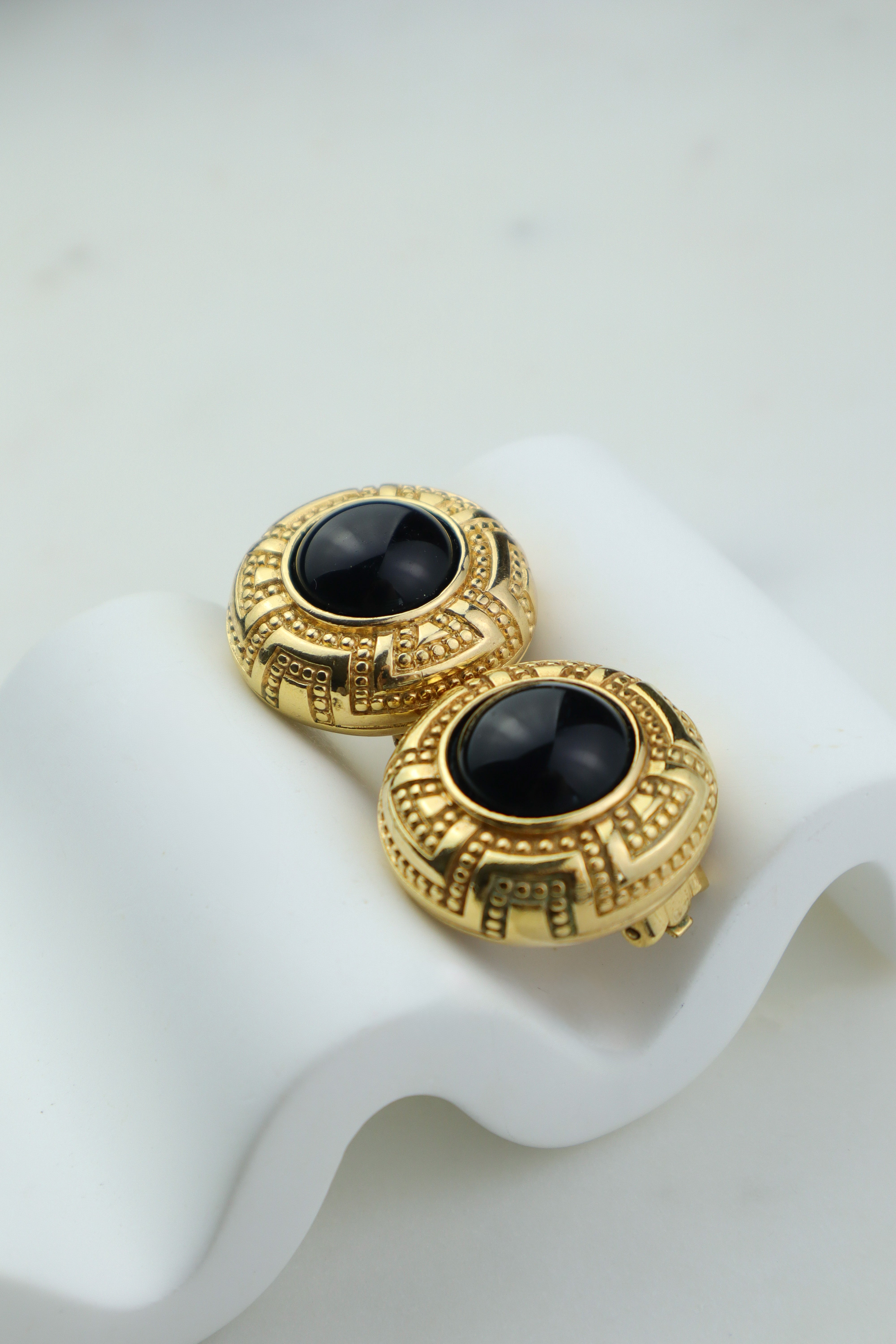 Christian Dior - vintage klipsy z czarnym kaboszonem