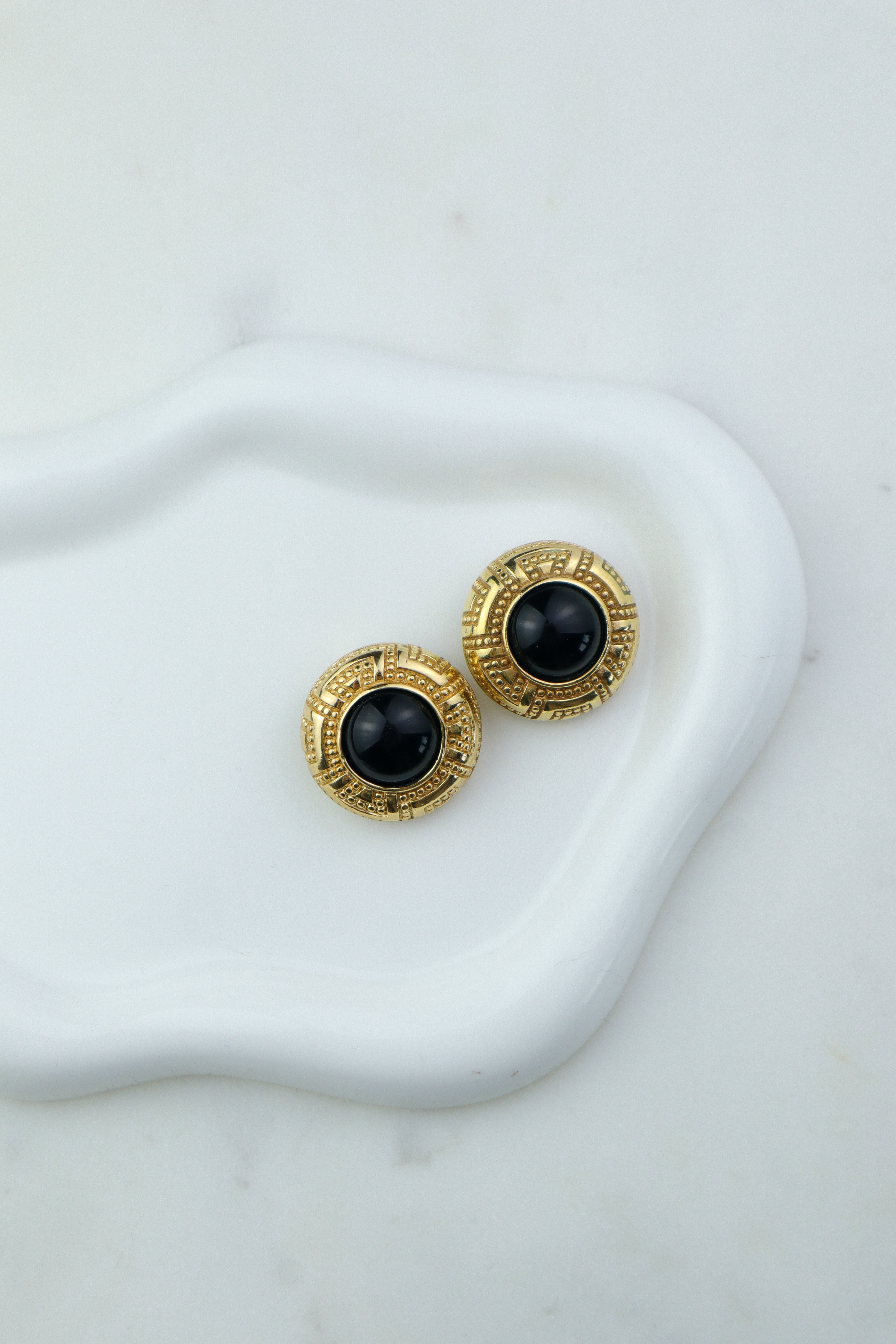 Christian Dior - vintage klipsy z czarnym kaboszonem