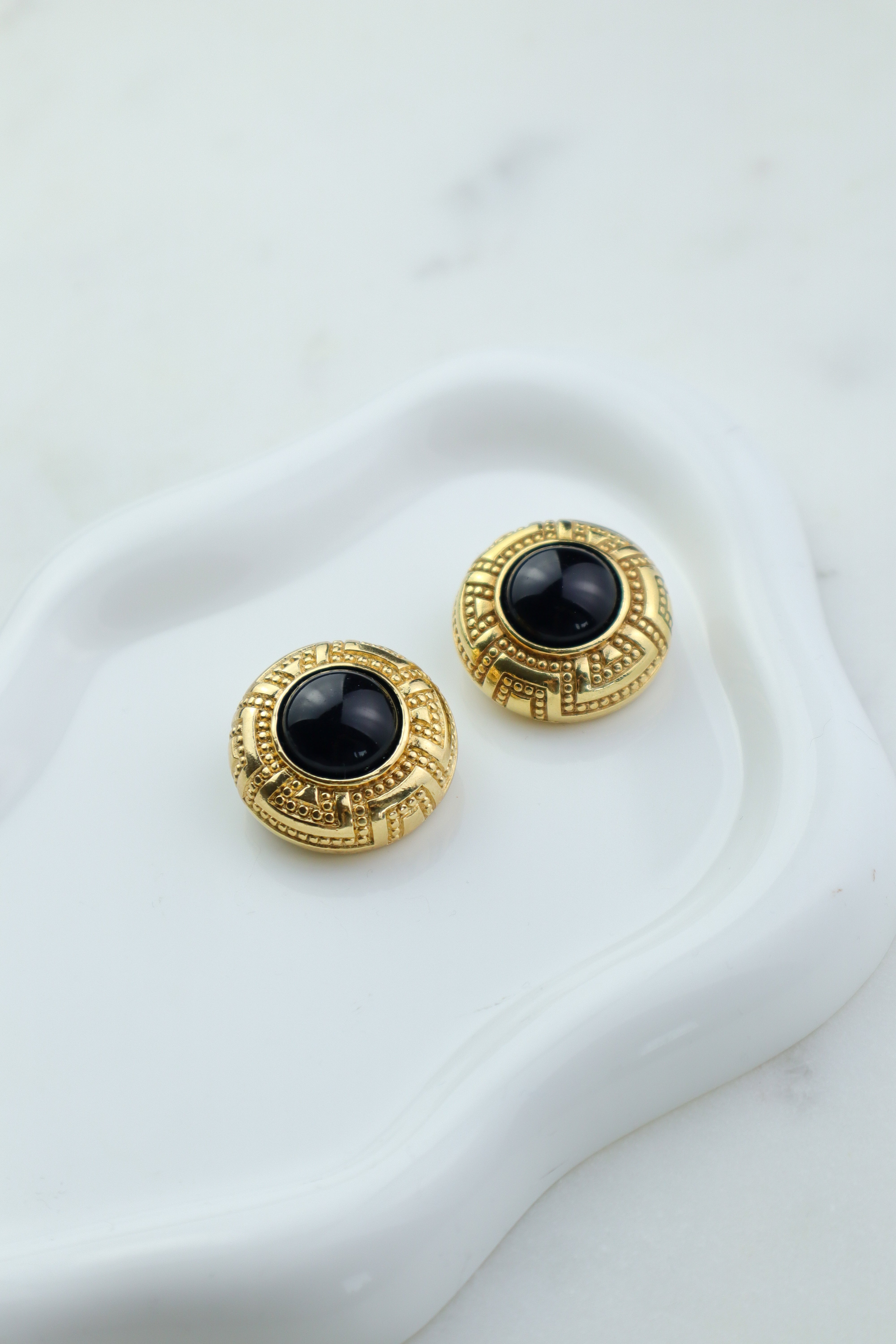 Christian Dior - vintage klipsy z czarnym kaboszonem