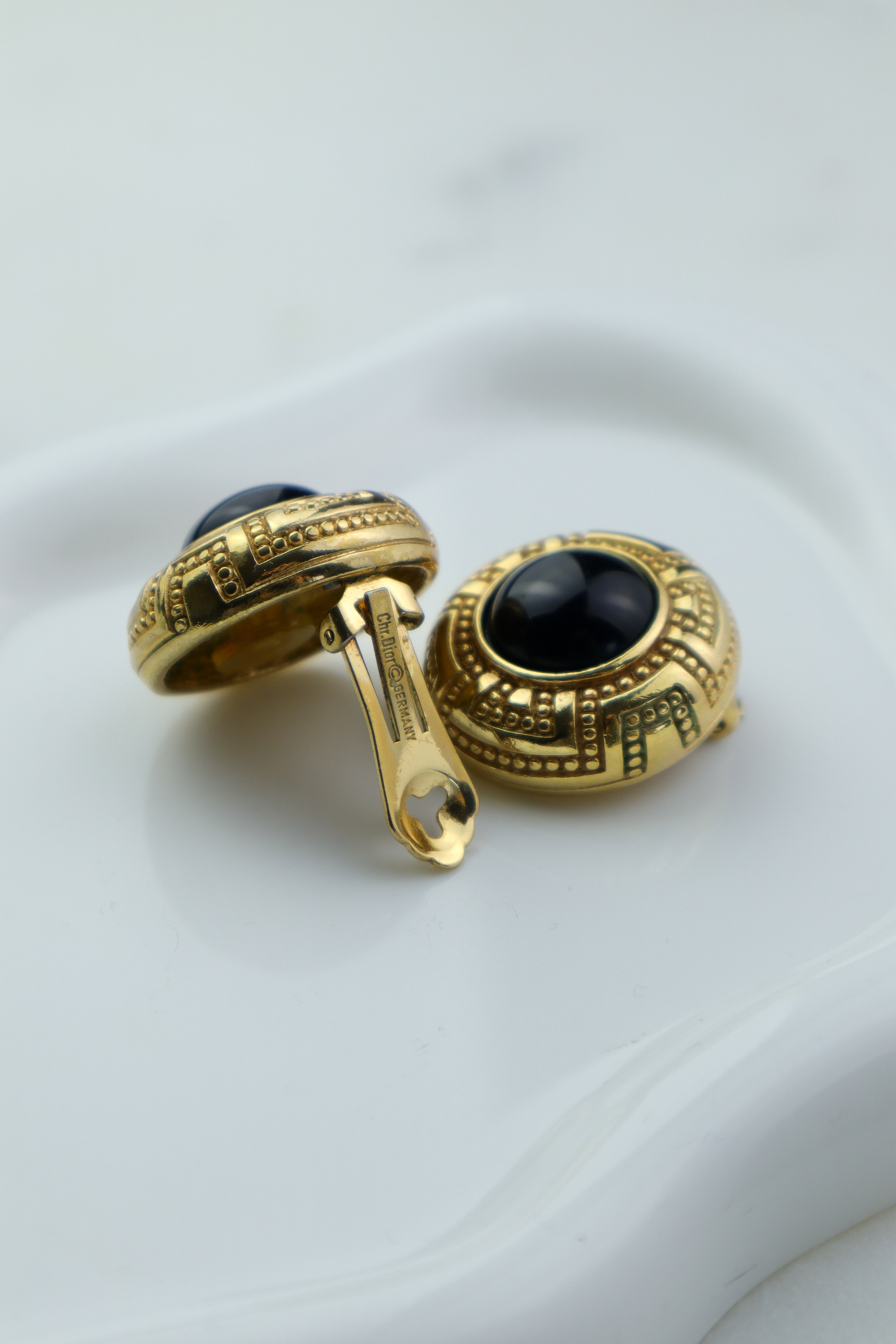 Christian Dior - vintage klipsy z czarnym kaboszonem