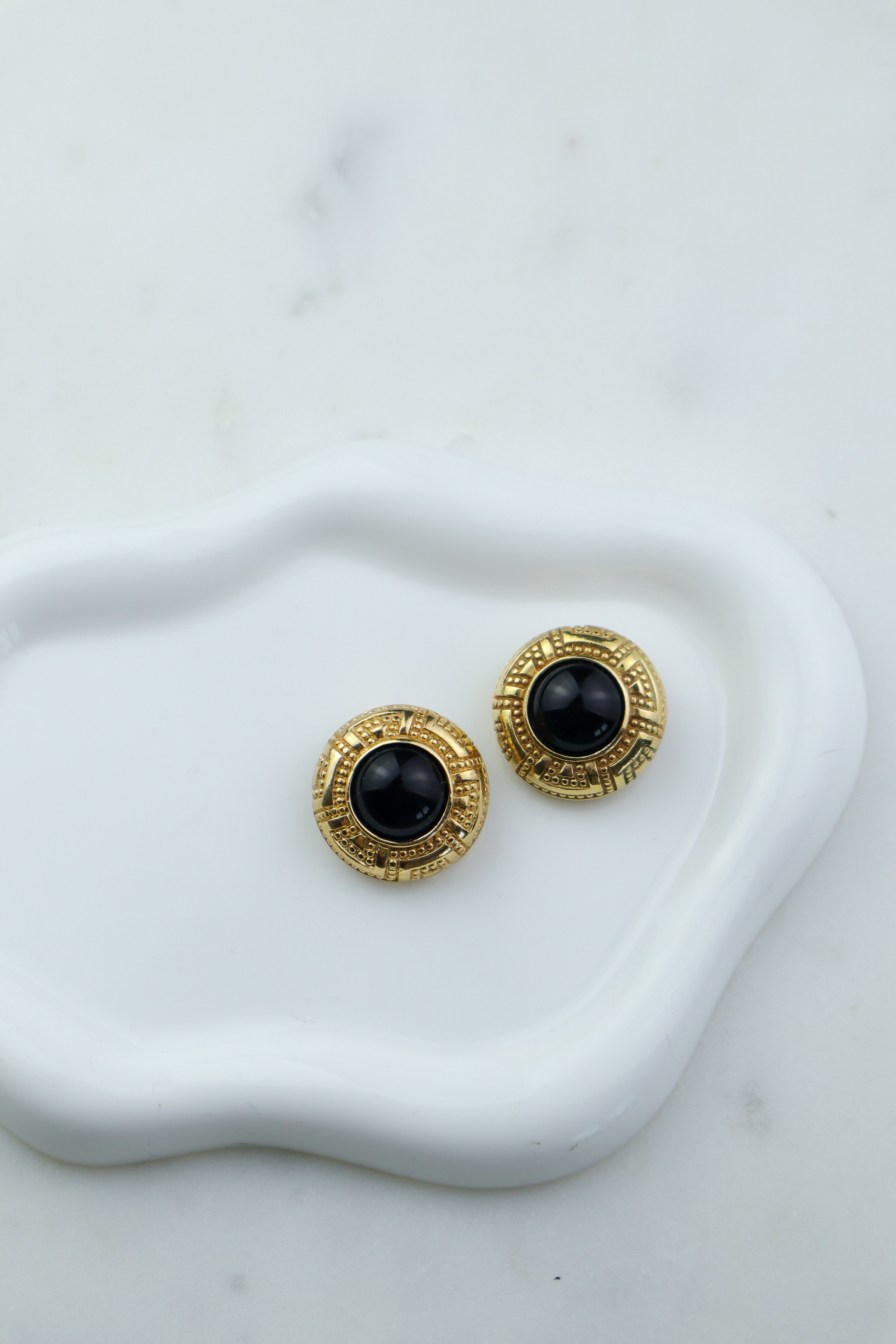 Christian Dior - vintage klipsy z czarnym kaboszonem