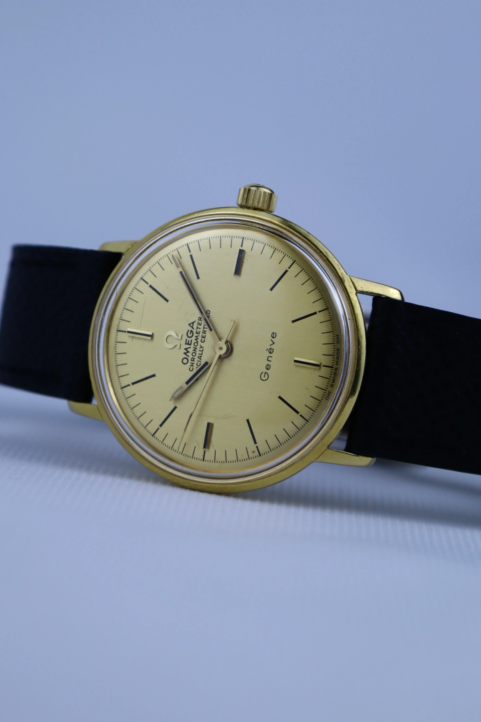 1968 RARE 18K Omega Geneve Chronometer ref. 137.001 cal. 602