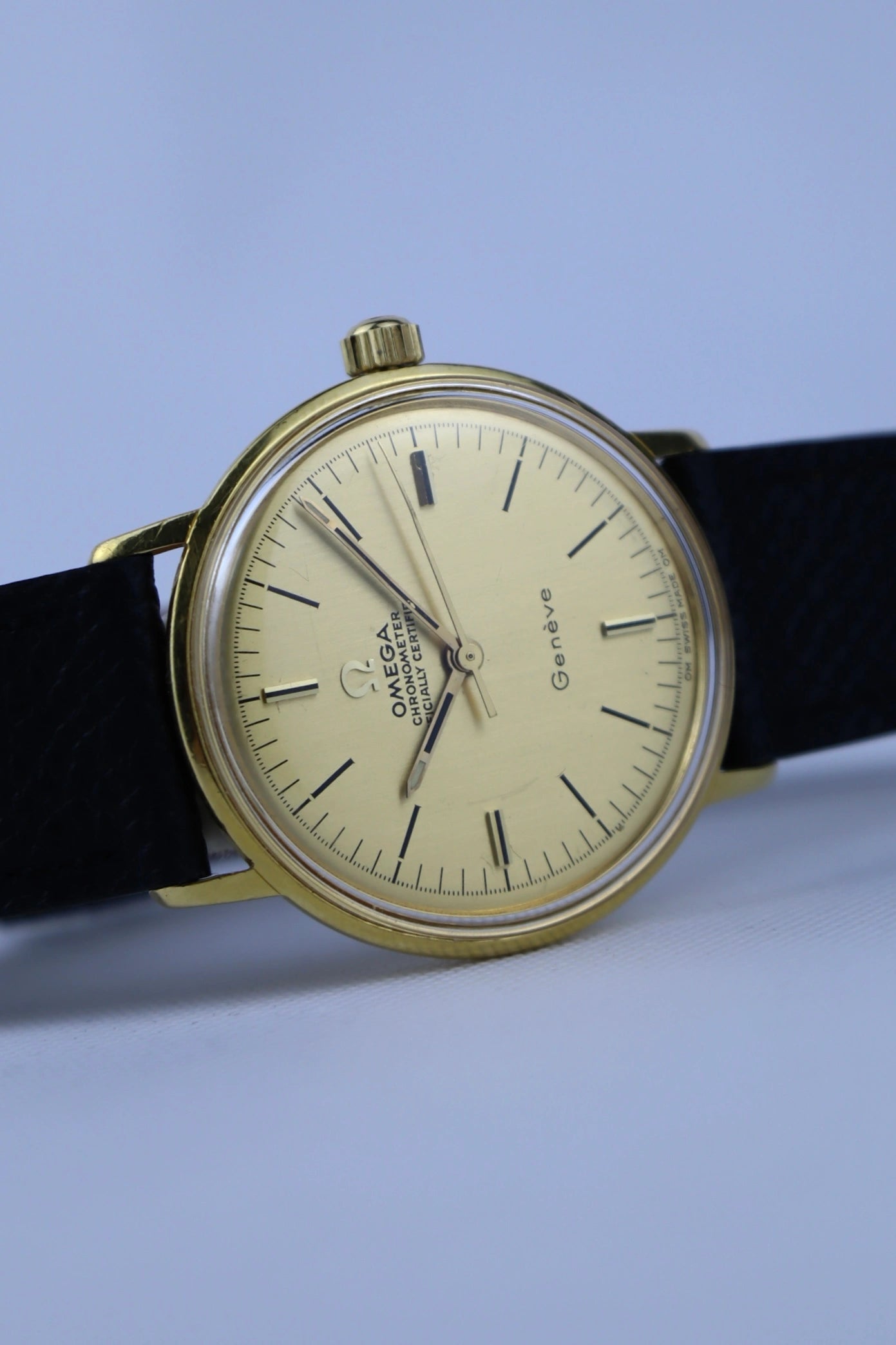 1968 RARE 18K Omega Geneve Chronometer ref. 137.001 cal. 602