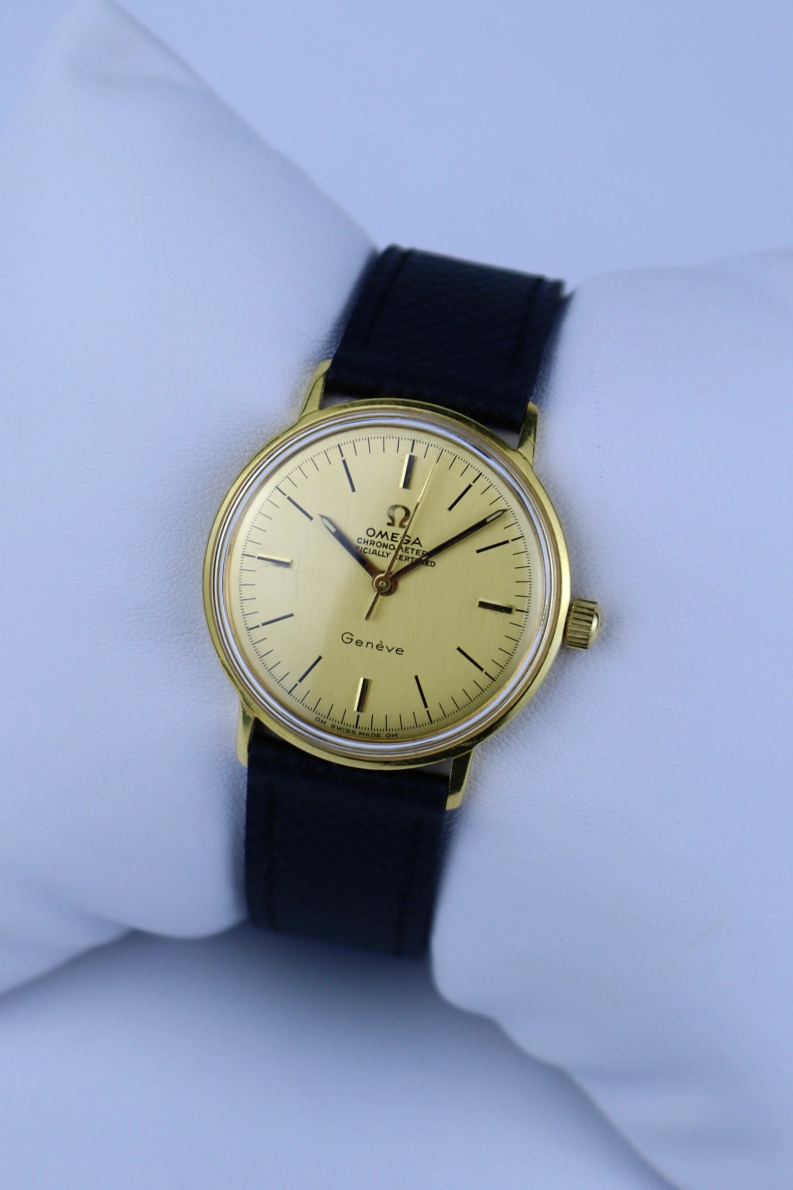 1968 RARE 18K Omega Geneve Chronometer ref. 137.001 cal. 602