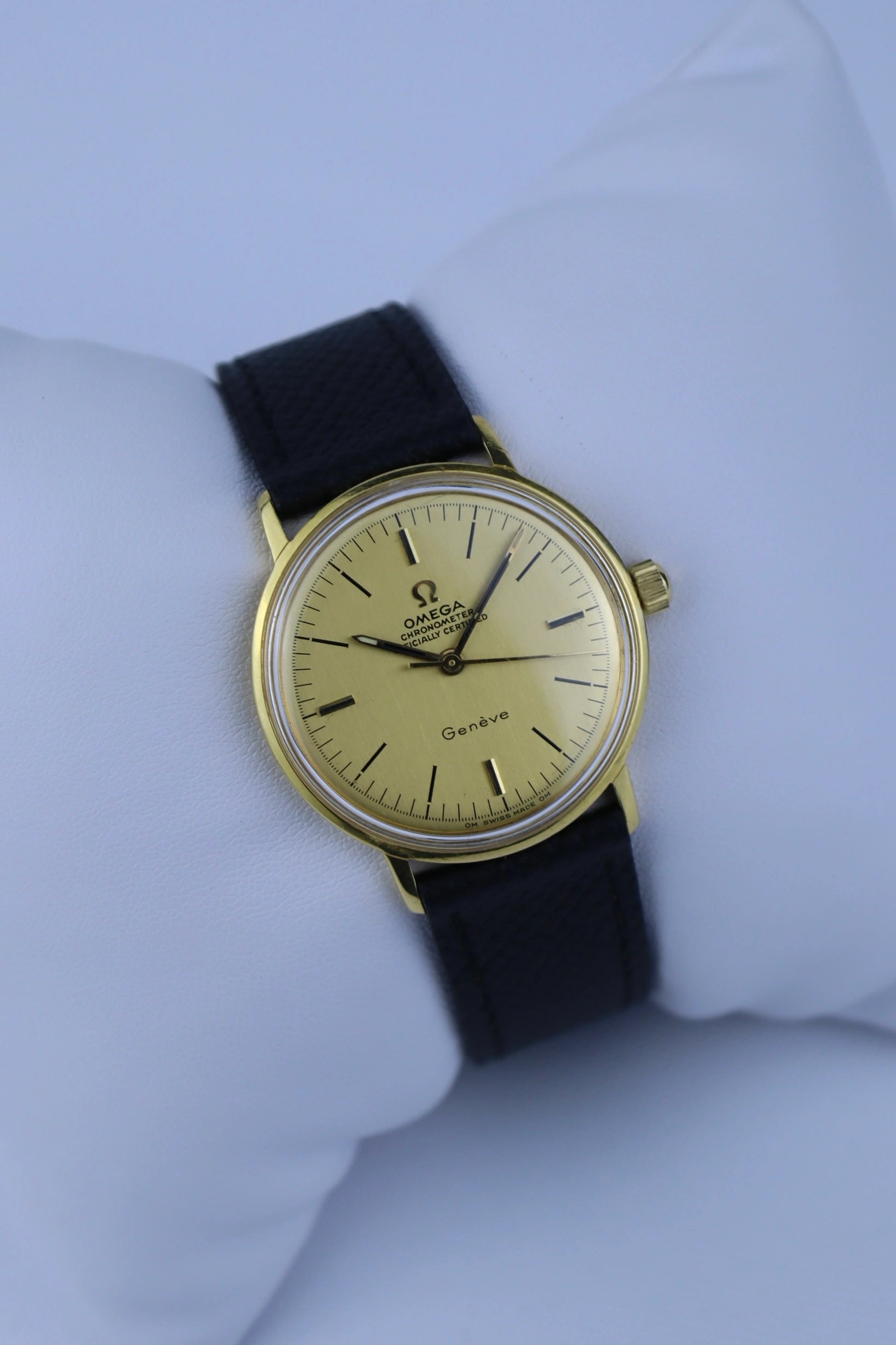 1968 RARE 18K Omega Geneve Chronometer ref. 137.001 cal. 602