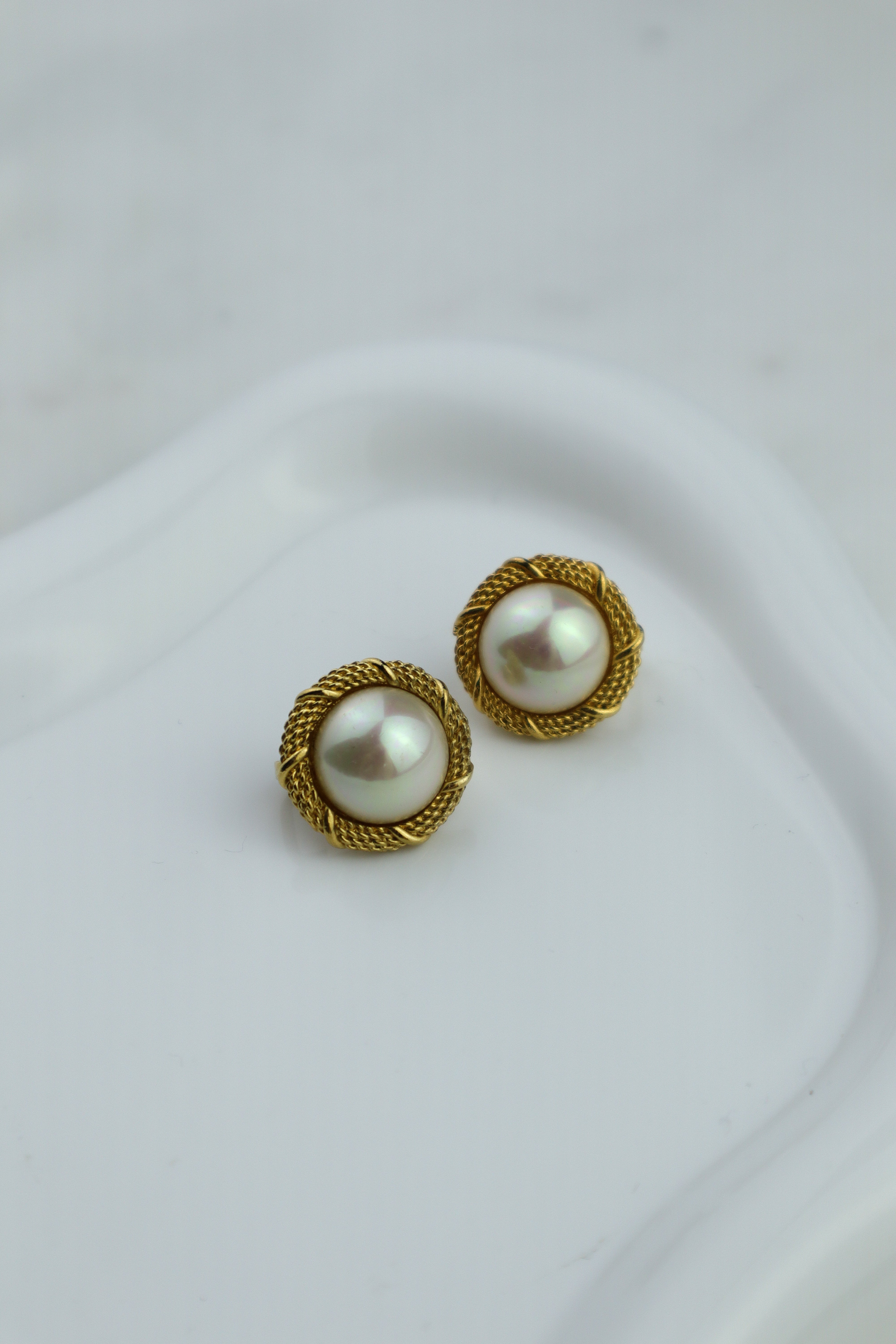 Christian Dior - pozłacane klipsy vintage z perełką