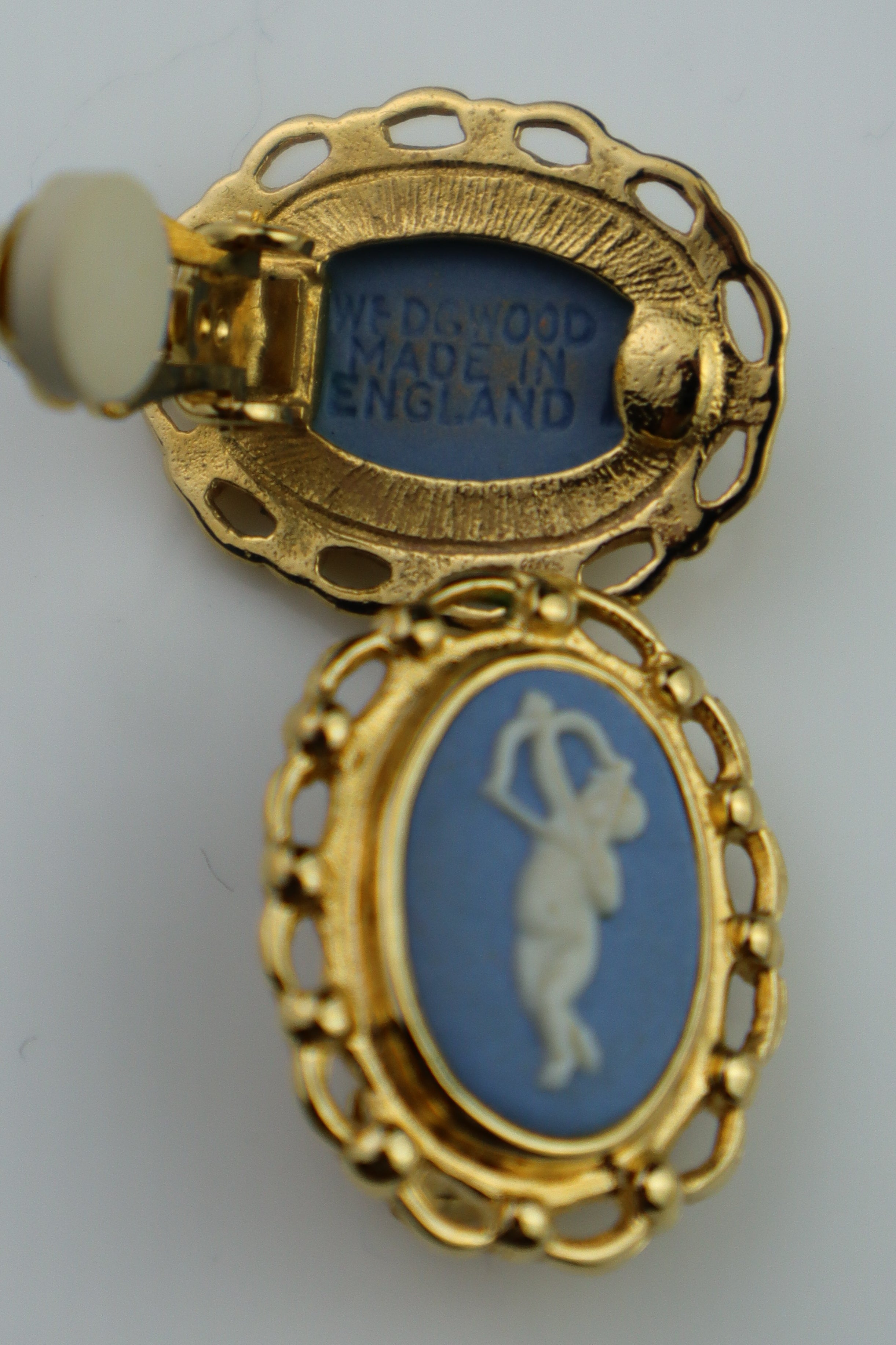 Wedgwood - klipsy złote owalne z niebieską jaspisem