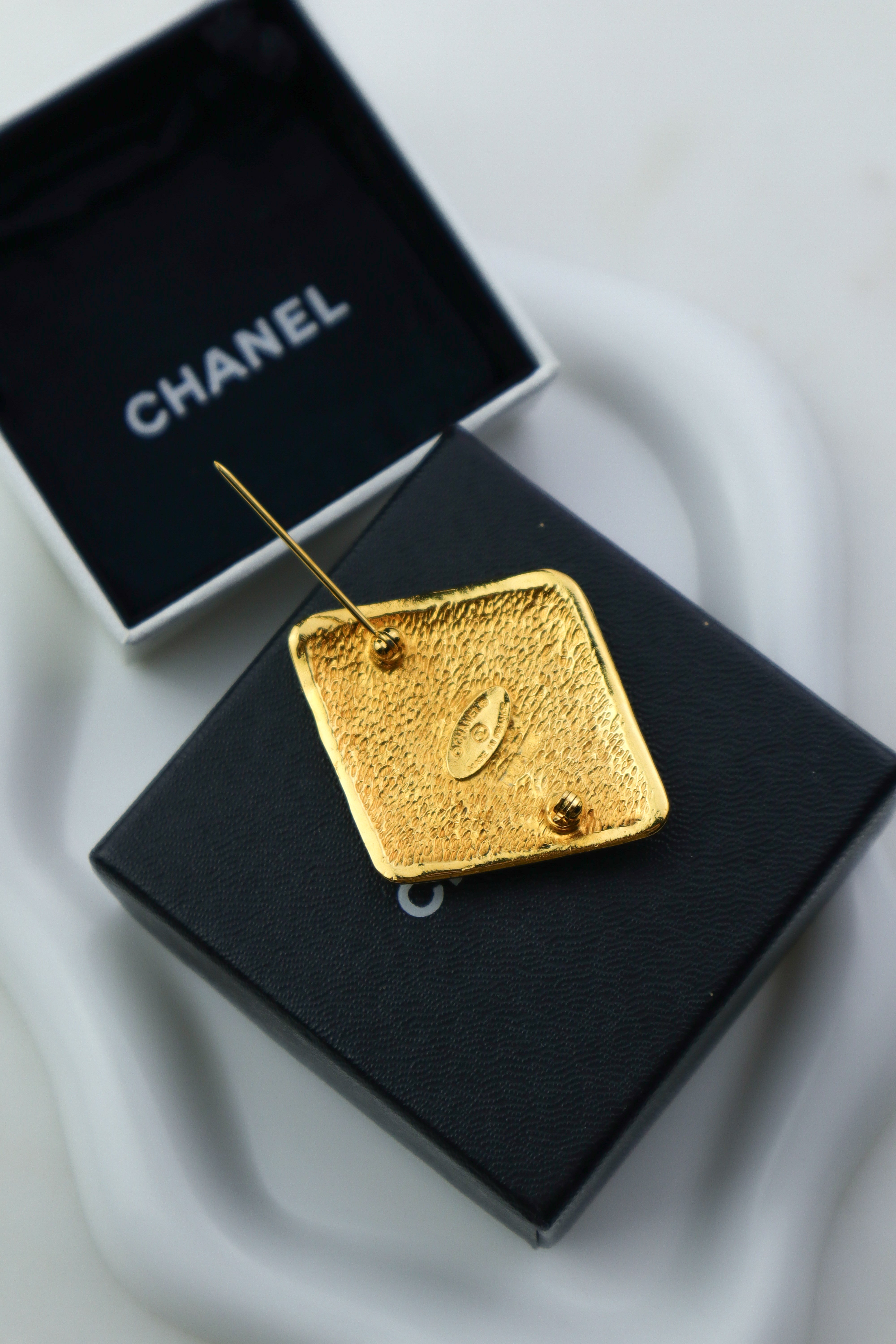 Chanel - vintage broszka CC