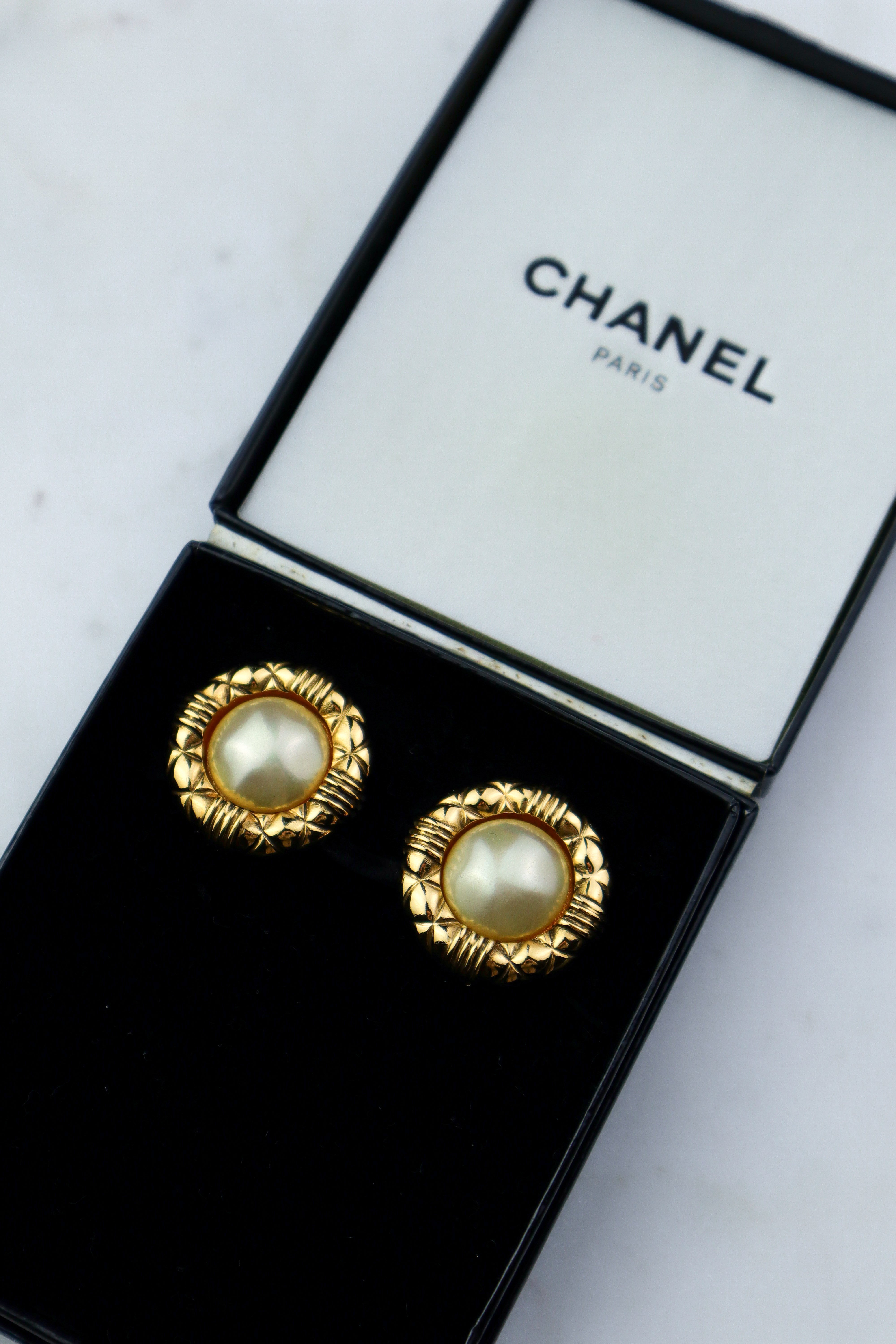 Chanel - vintage klipsy z perłą sezon 23, 1984/85