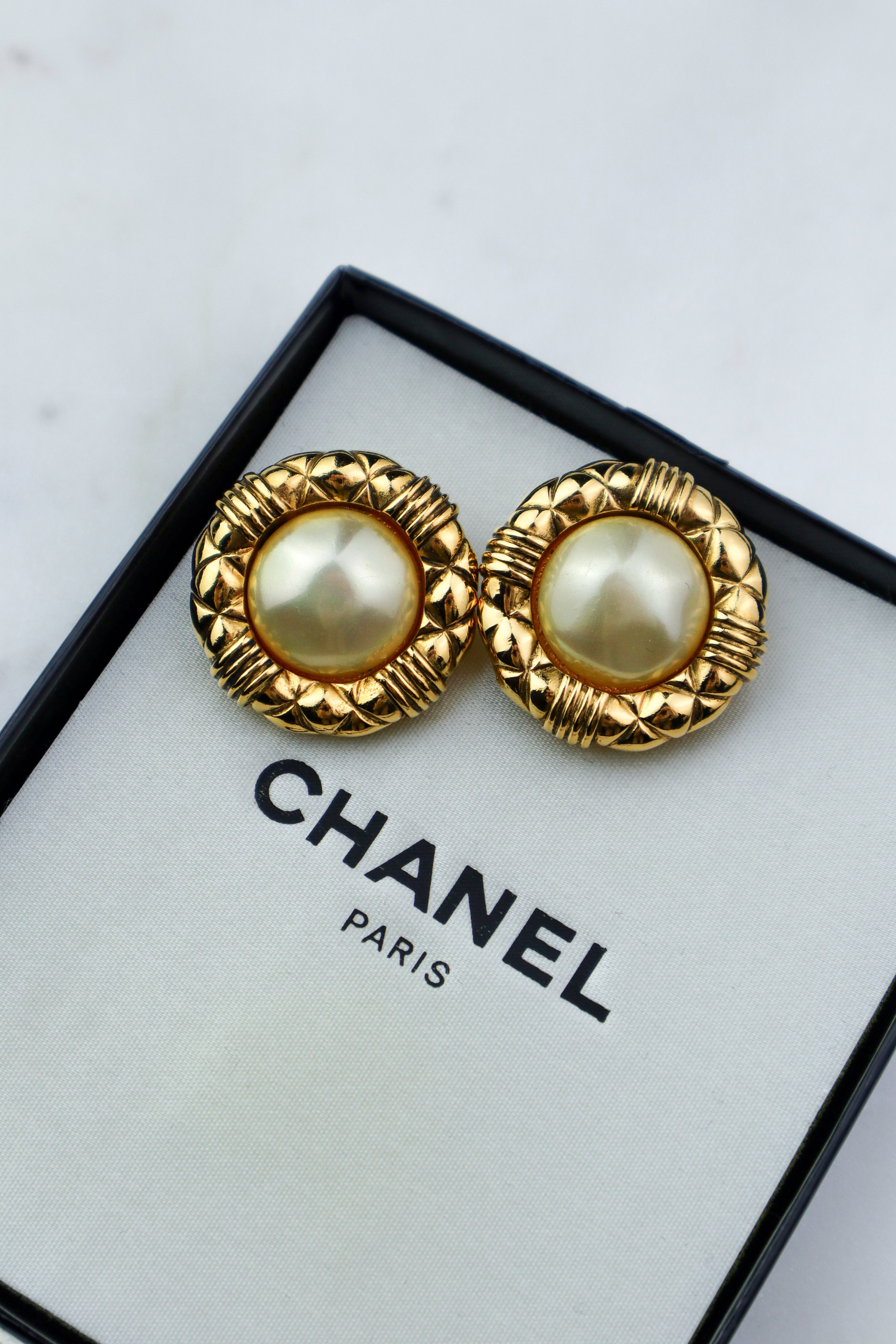Chanel - vintage klipsy z perłą sezon 23, 1984/85