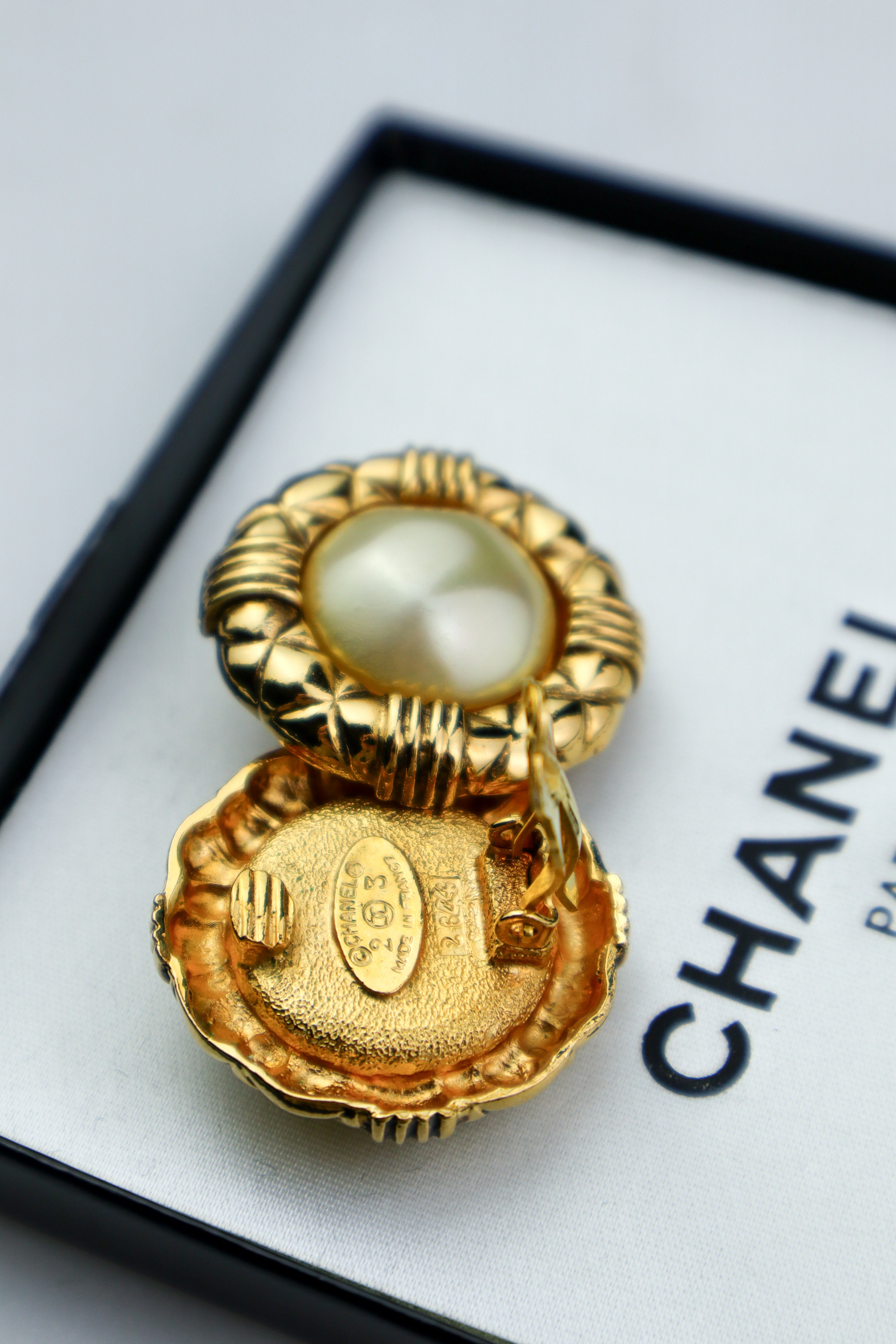 Chanel - vintage klipsy z perłą sezon 23, 1984/85