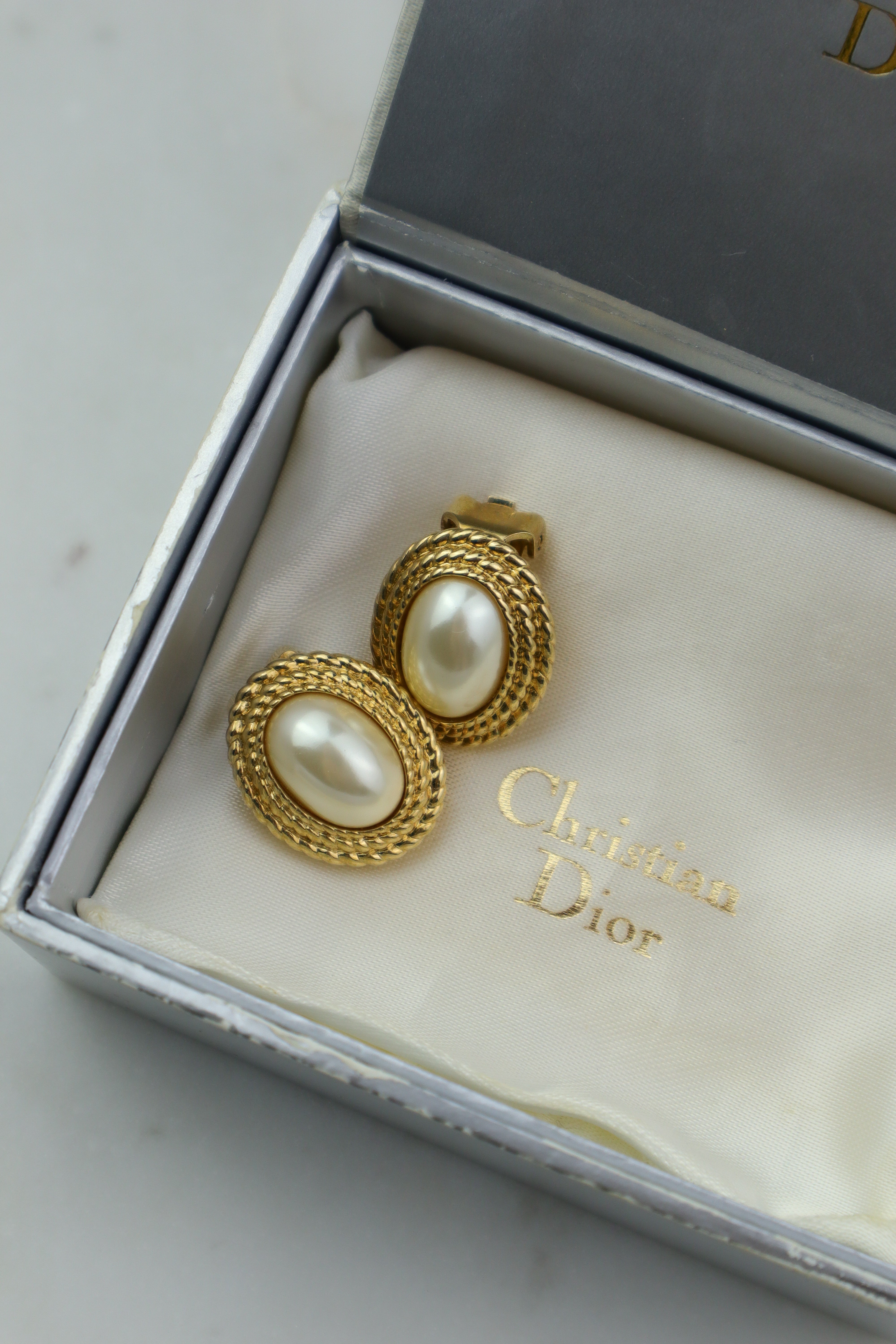Christian Dior - owalne klipsy vintage z perłą cabochon