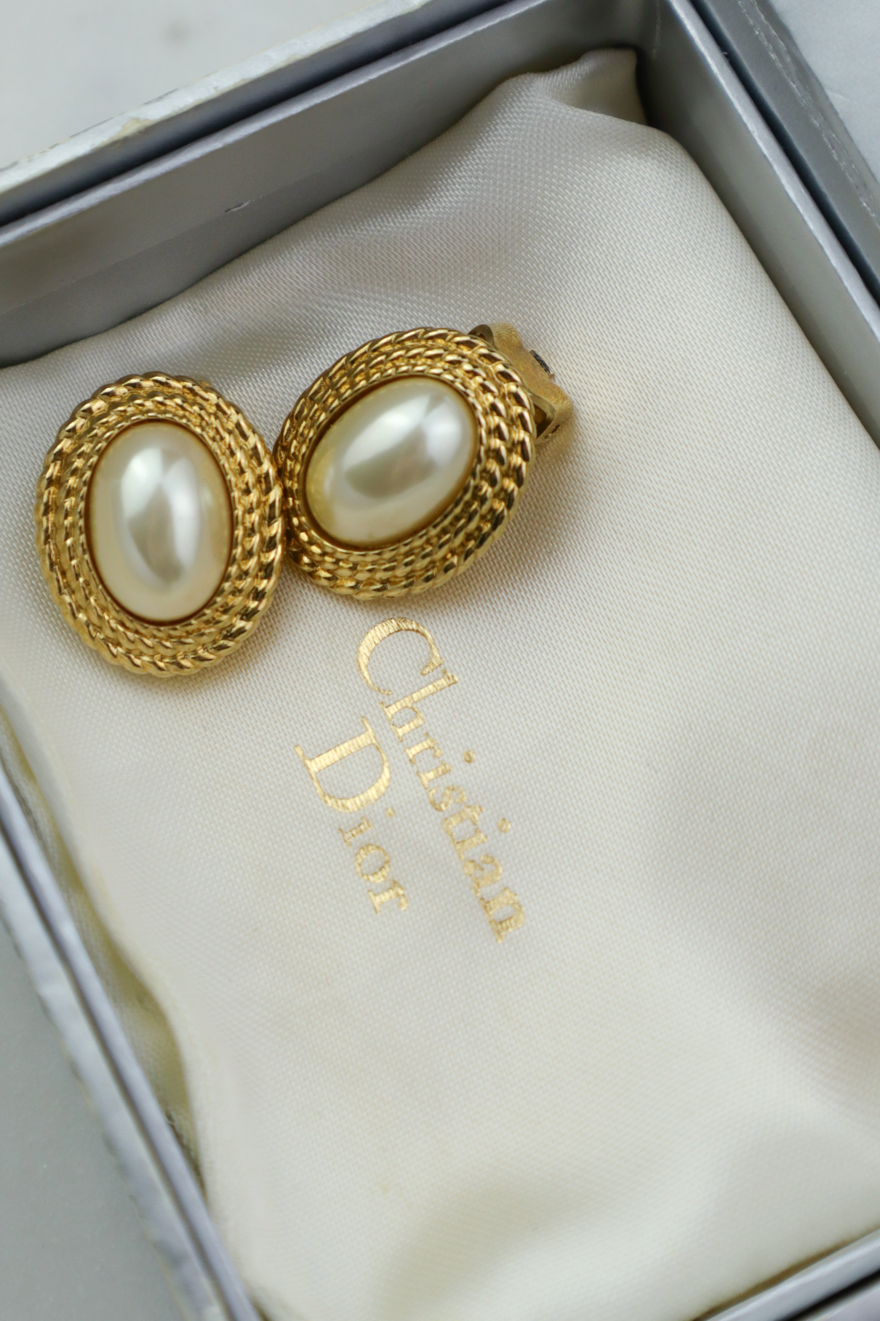 Christian Dior - owalne klipsy vintage z perłą cabochon