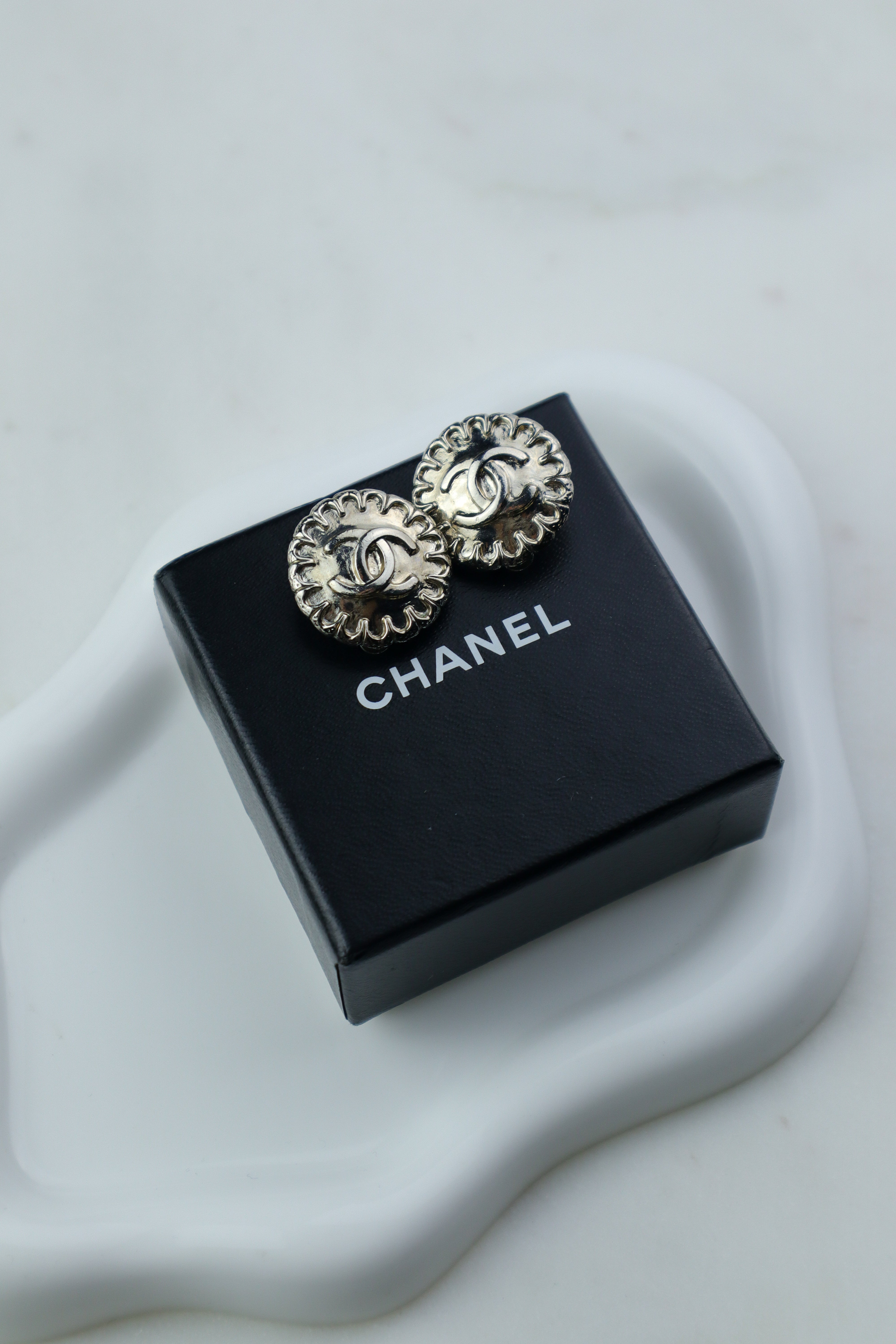 Chanel - srebrzone klipsy vintage sezon wiosna/lato 1997