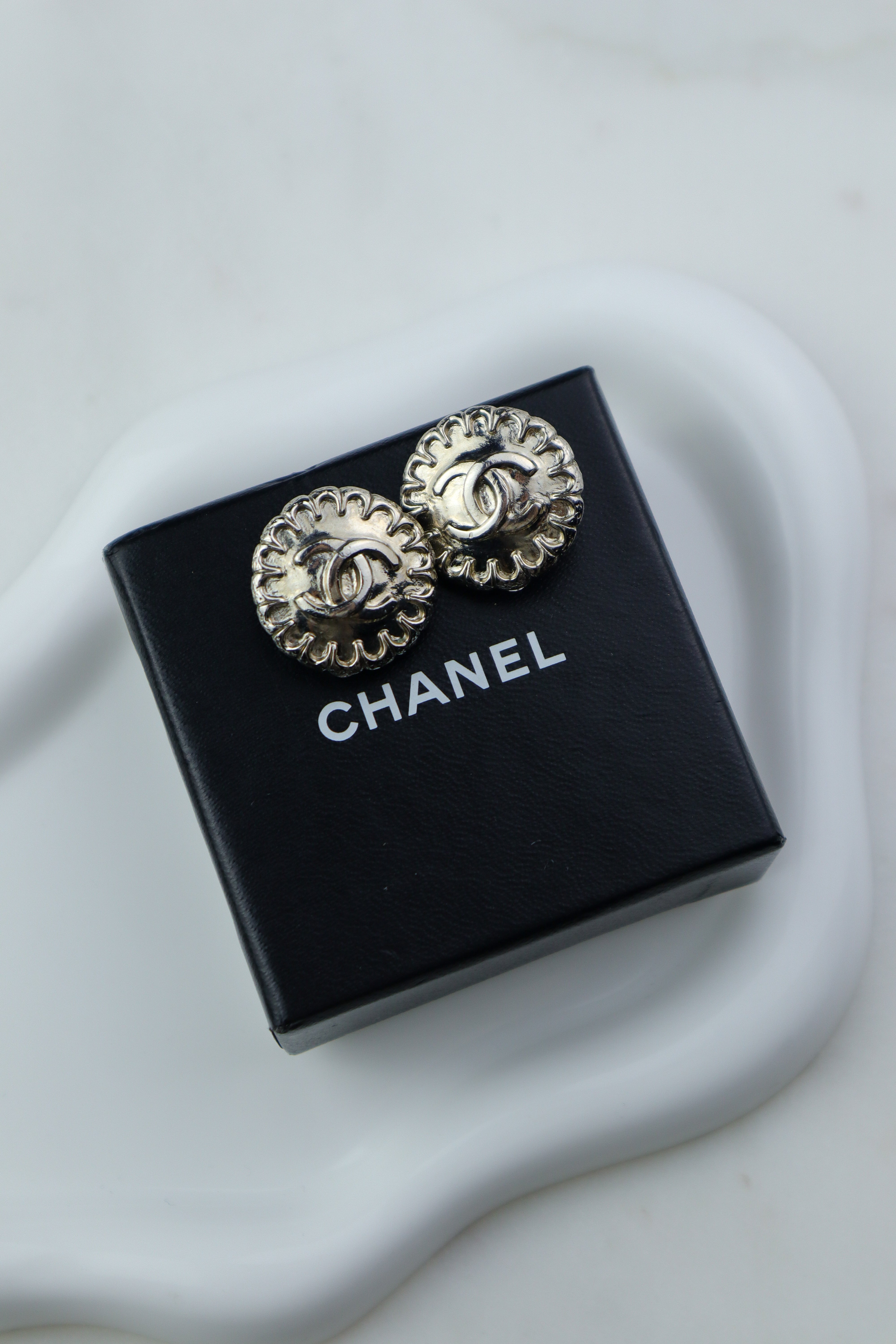 Chanel - srebrzone klipsy vintage sezon wiosna/lato 1997