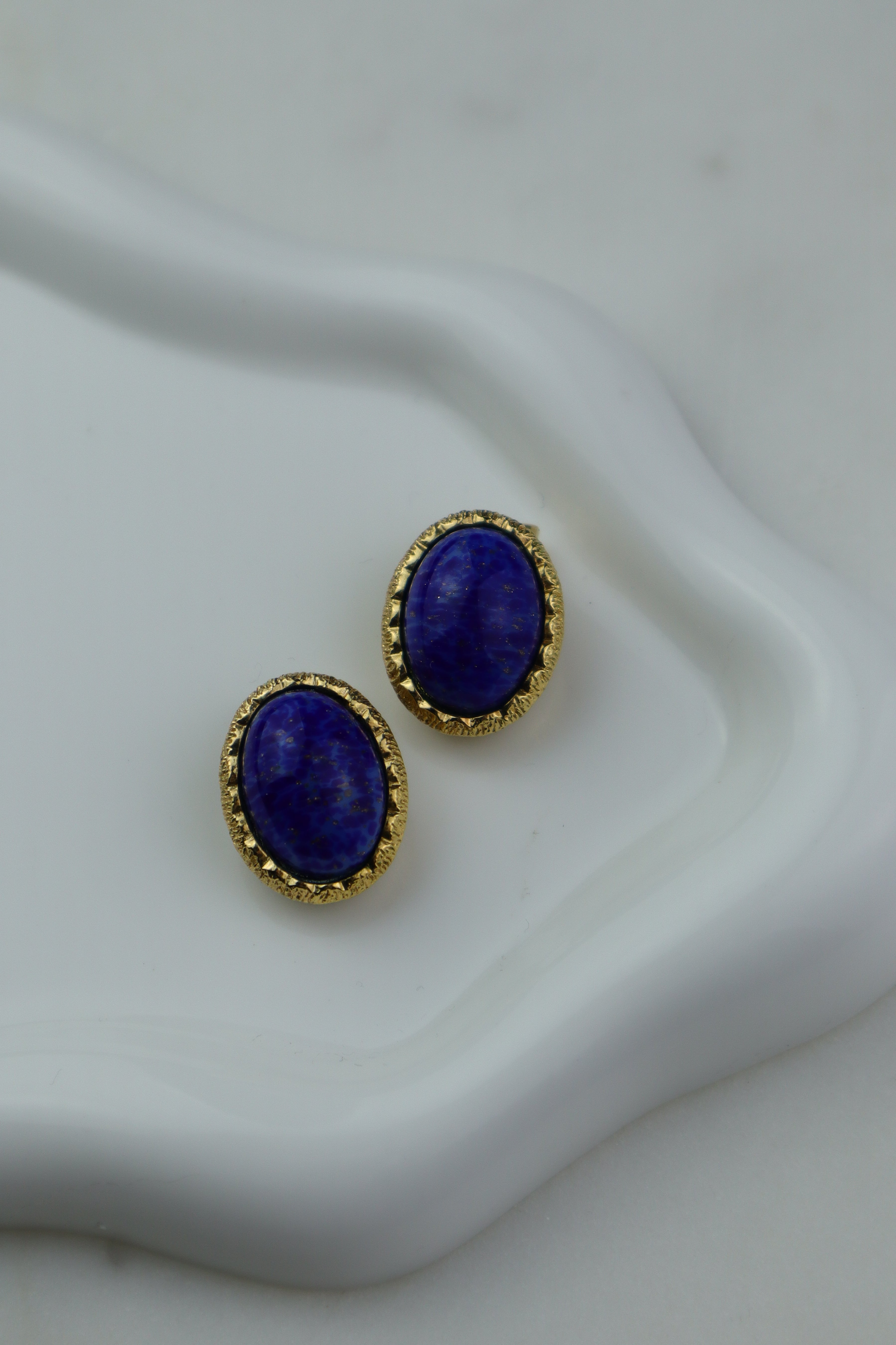 Christian Dior - klipsy vintage z kobaltowym kaboszonem "lapis lazuli"