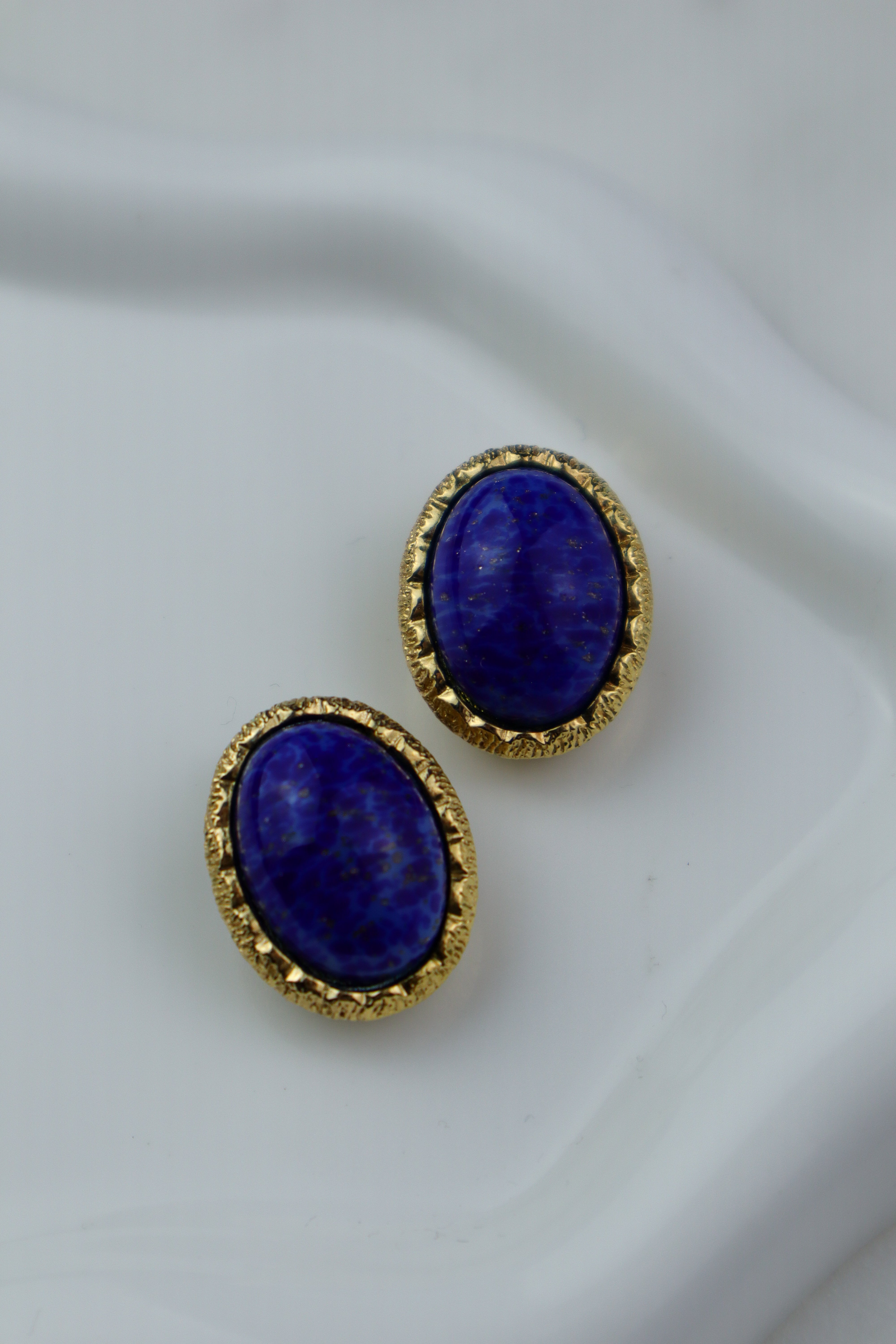Christian Dior - klipsy vintage z kobaltowym kaboszonem "lapis lazuli"