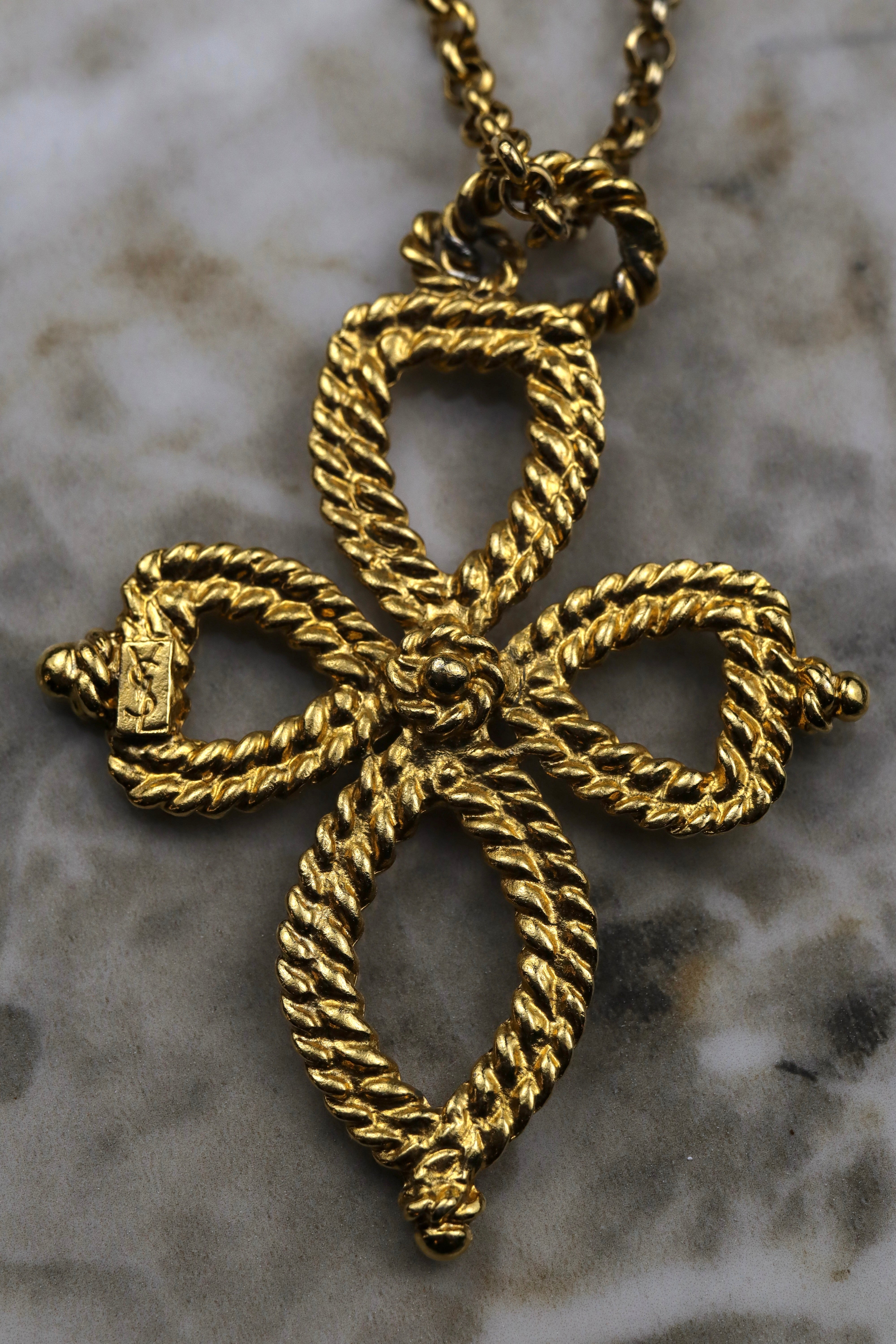 Yves Saint Laurent - pozłacany okazały wisior