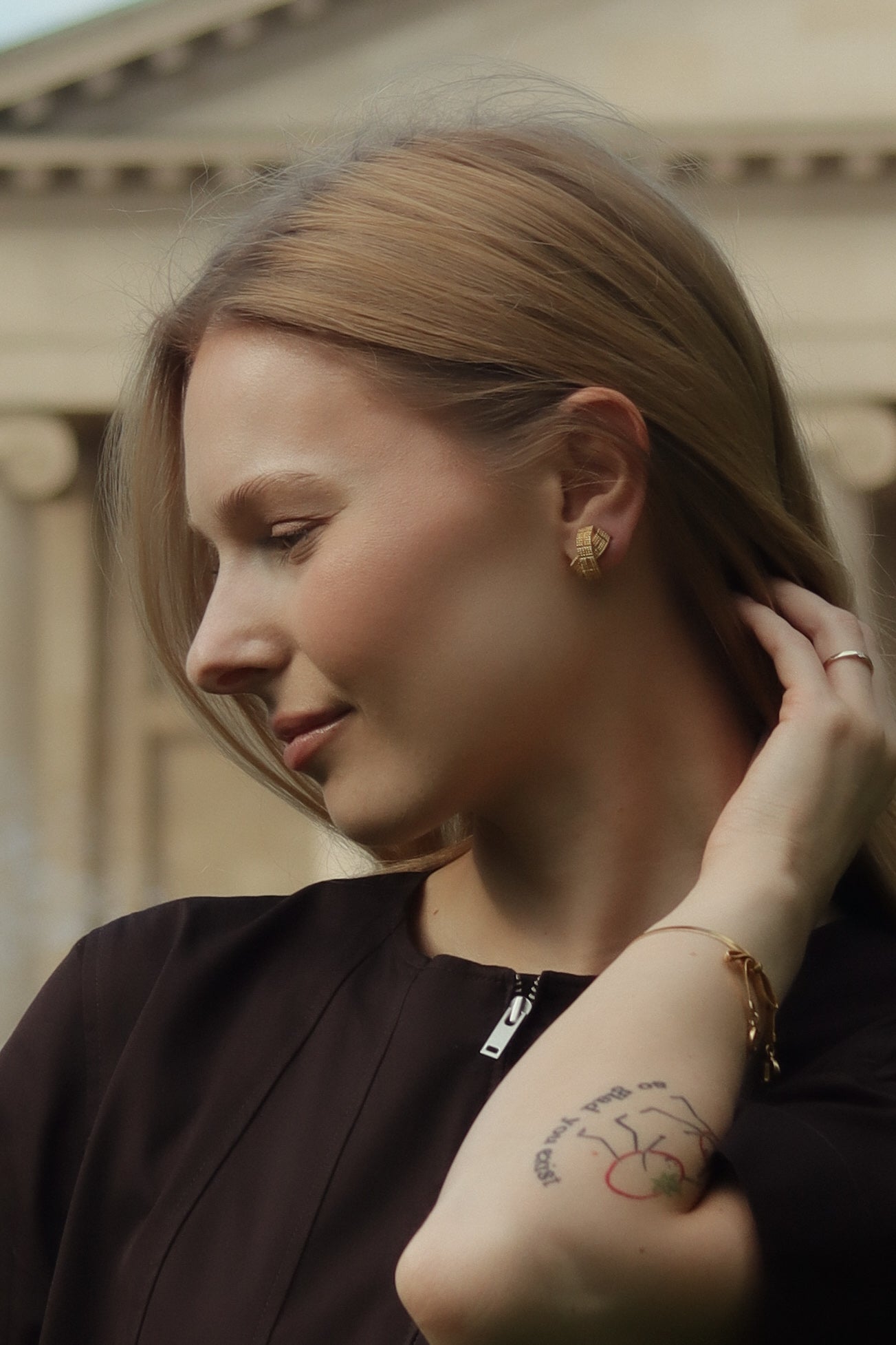 Dior – klipsy kultowe wstążki