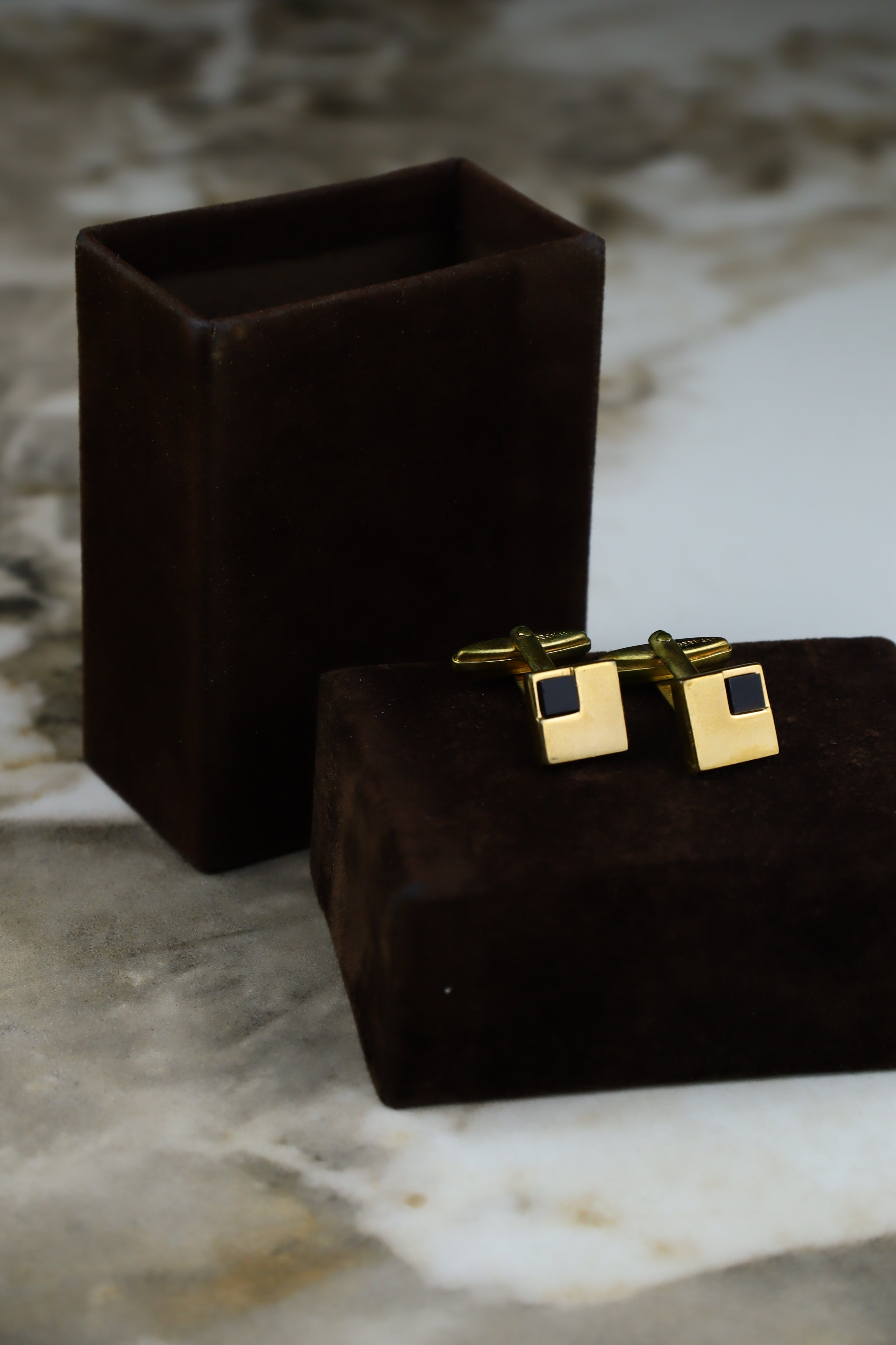 Christian Dior – spinki do mankietów pozłacane z czarnym onyksowym elementem (S3)