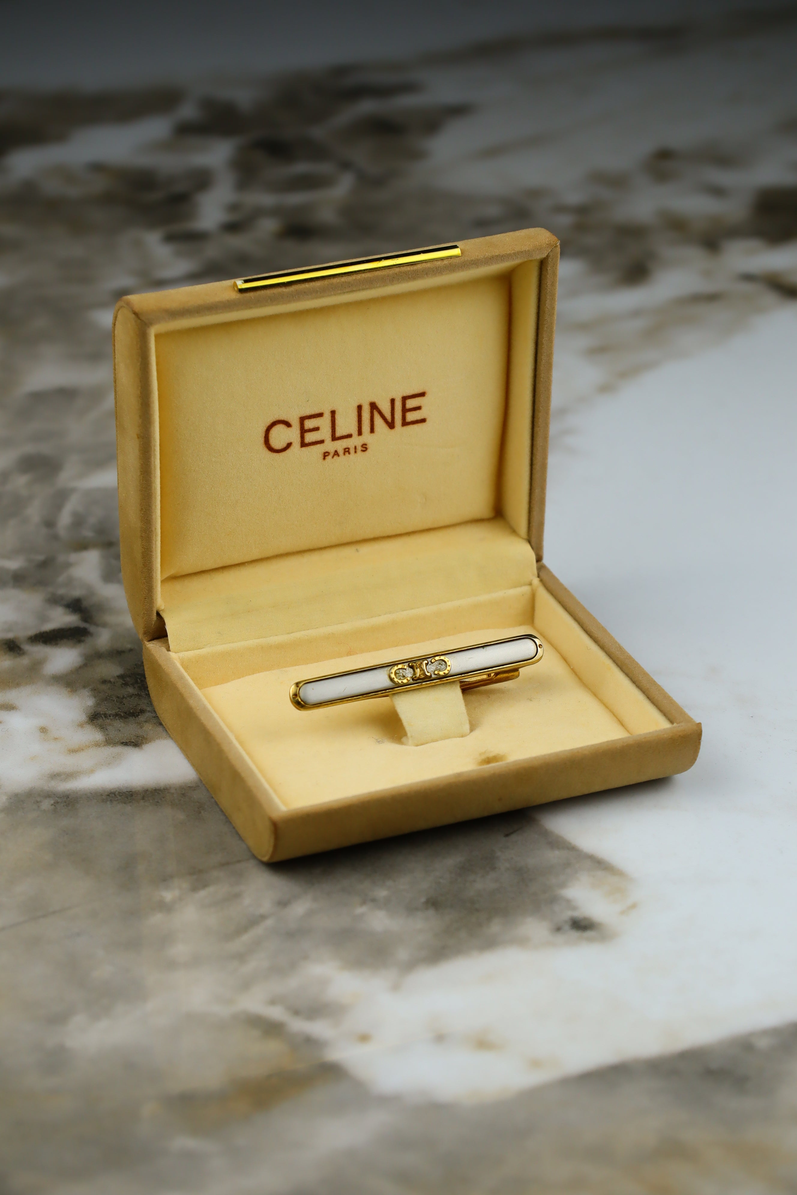 Celine – spinka do krawatu pozłacana ze stalowym wypełnieniem i emblematem (S10)