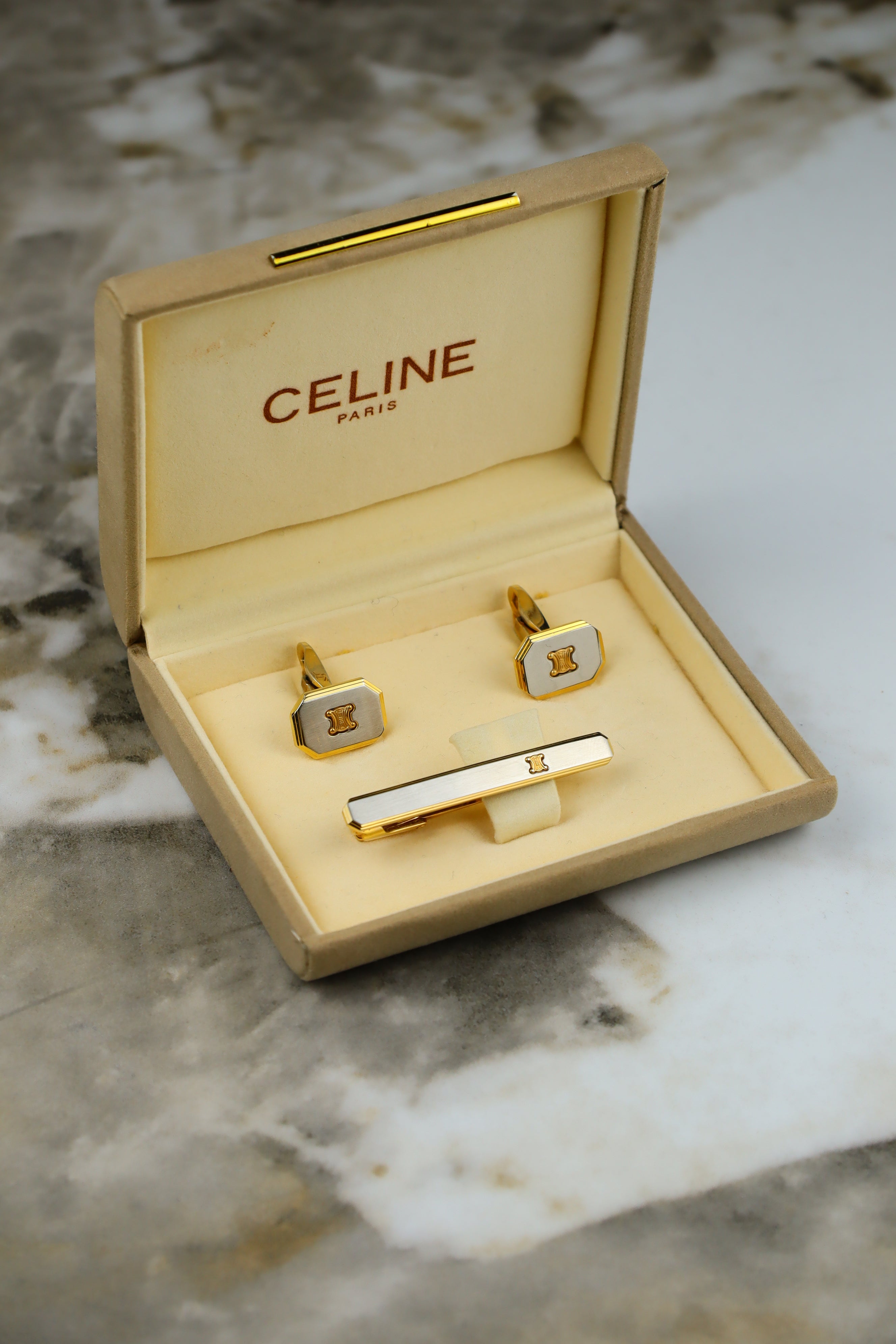 Celine – zestaw spinek do mankietów i krawata pozłacany ze stalowym wypełnieniem i emblematem (S12)