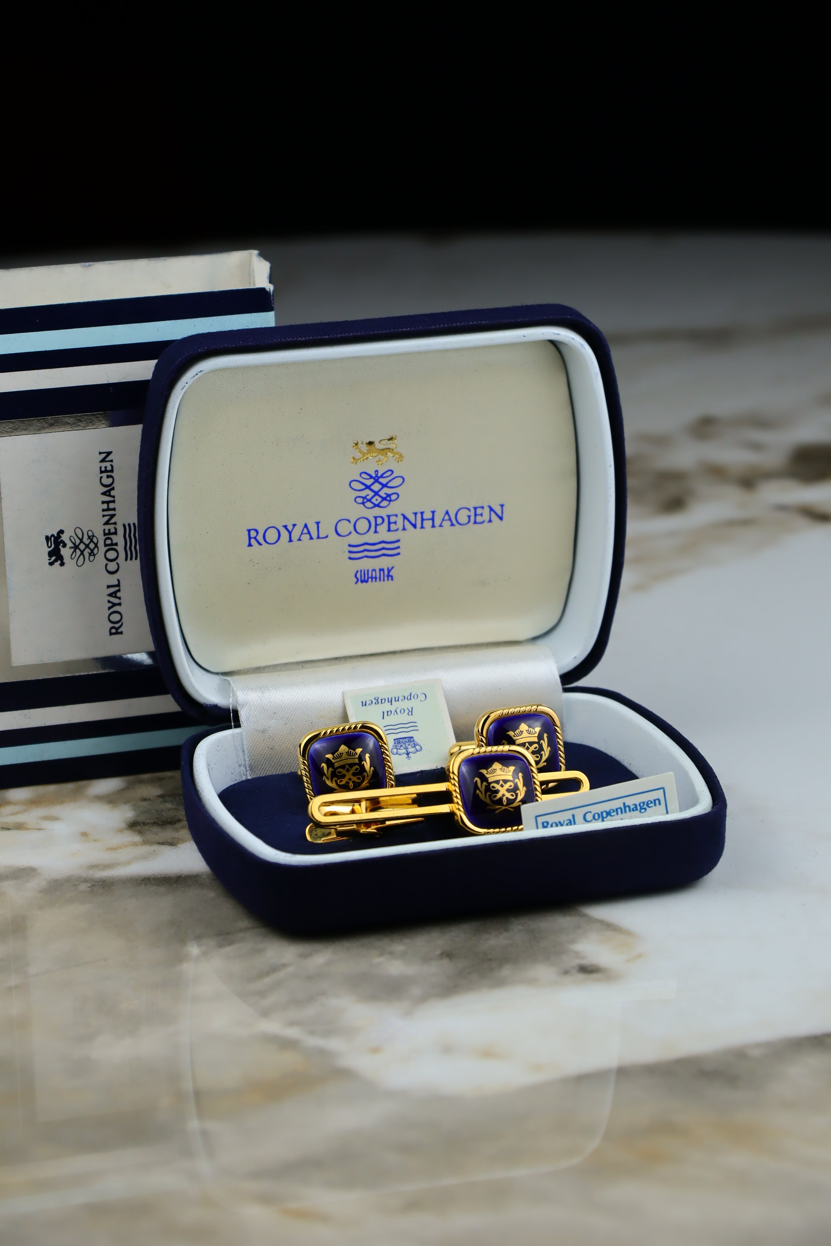 Royal Copenhagen – zestaw spinek do mankietów i krawata pozłacany z marynarskim emblematem (S18)