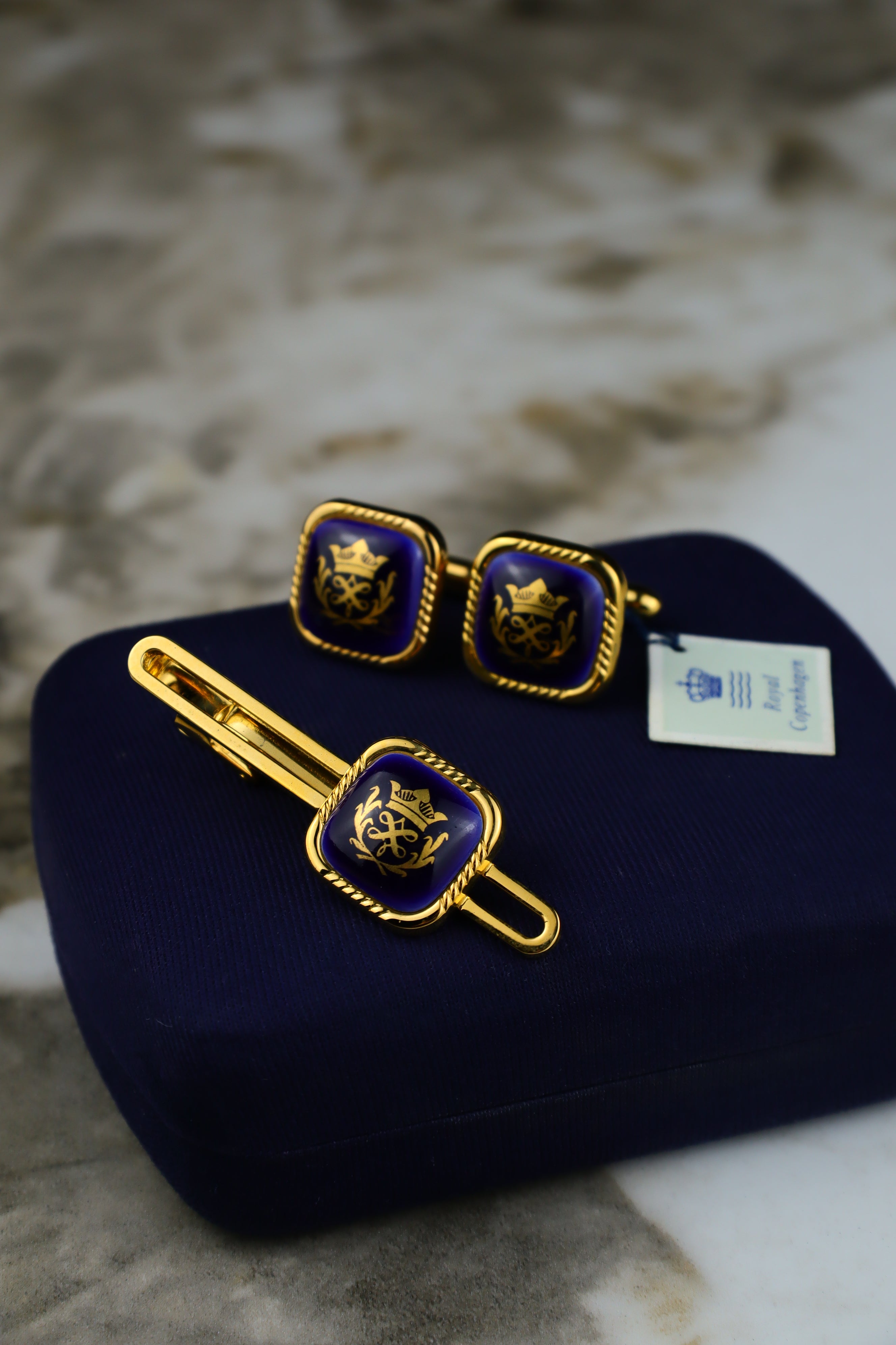 Royal Copenhagen – zestaw spinek do mankietów i krawata pozłacany z marynarskim emblematem (S18)