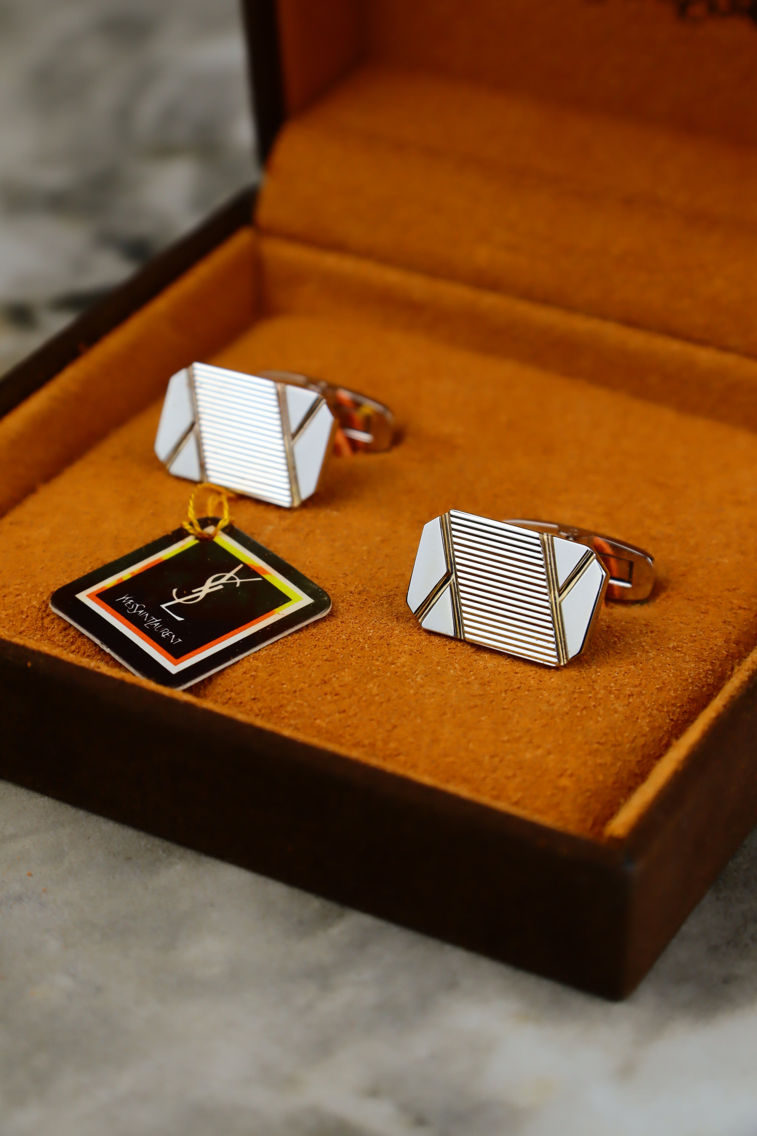 Yves Saint Laurent – spinki do mankietów stalowo-złote (S20)