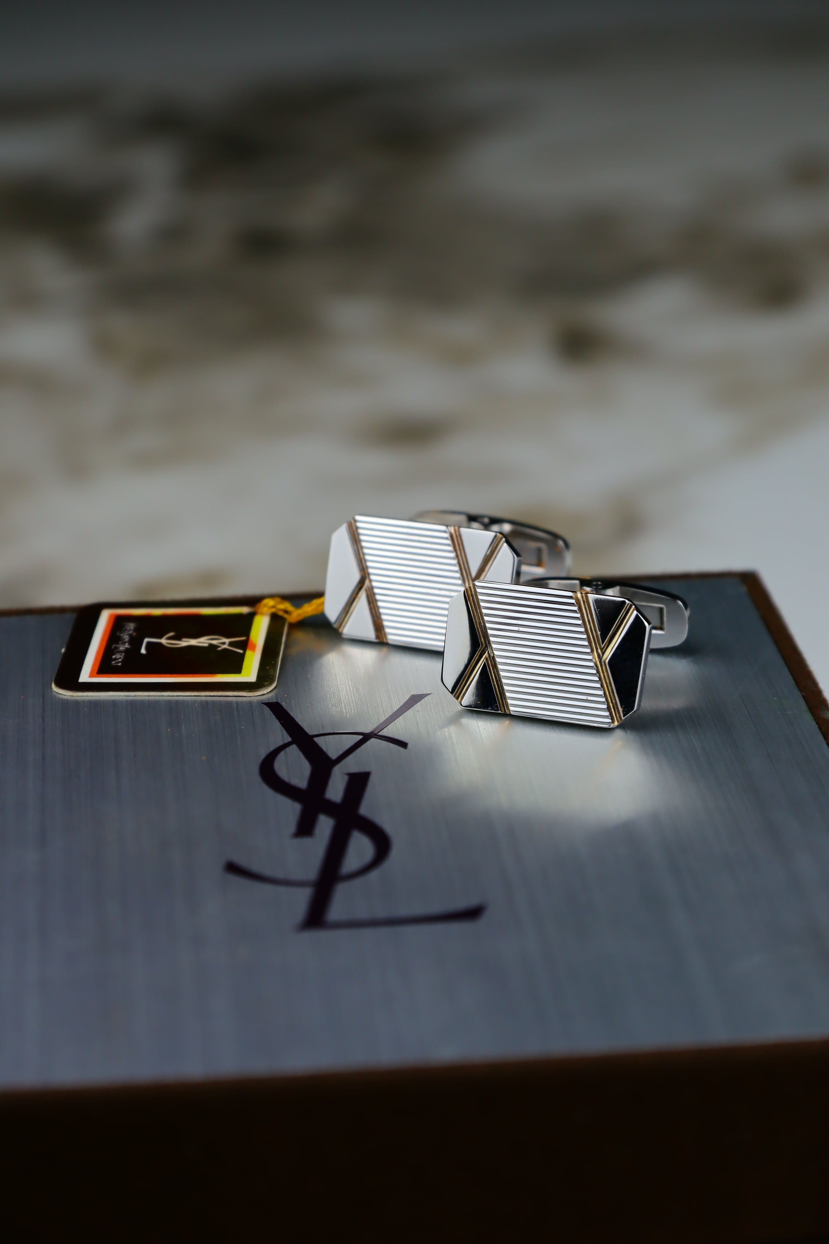 Yves Saint Laurent – spinki do mankietów stalowo-złote (S20)