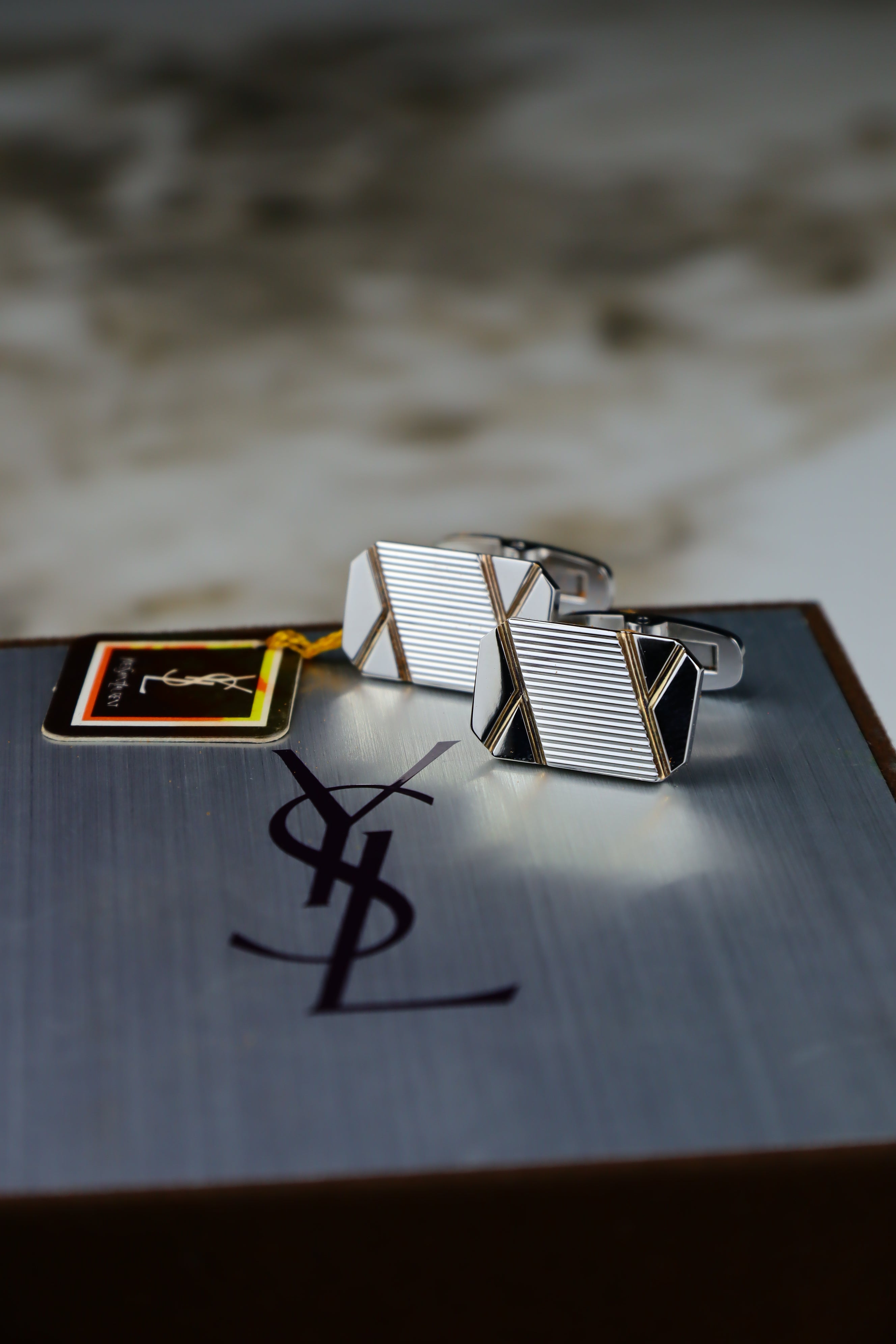 Yves Saint Laurent – spinki do mankietów stalowo-złote (S20)
