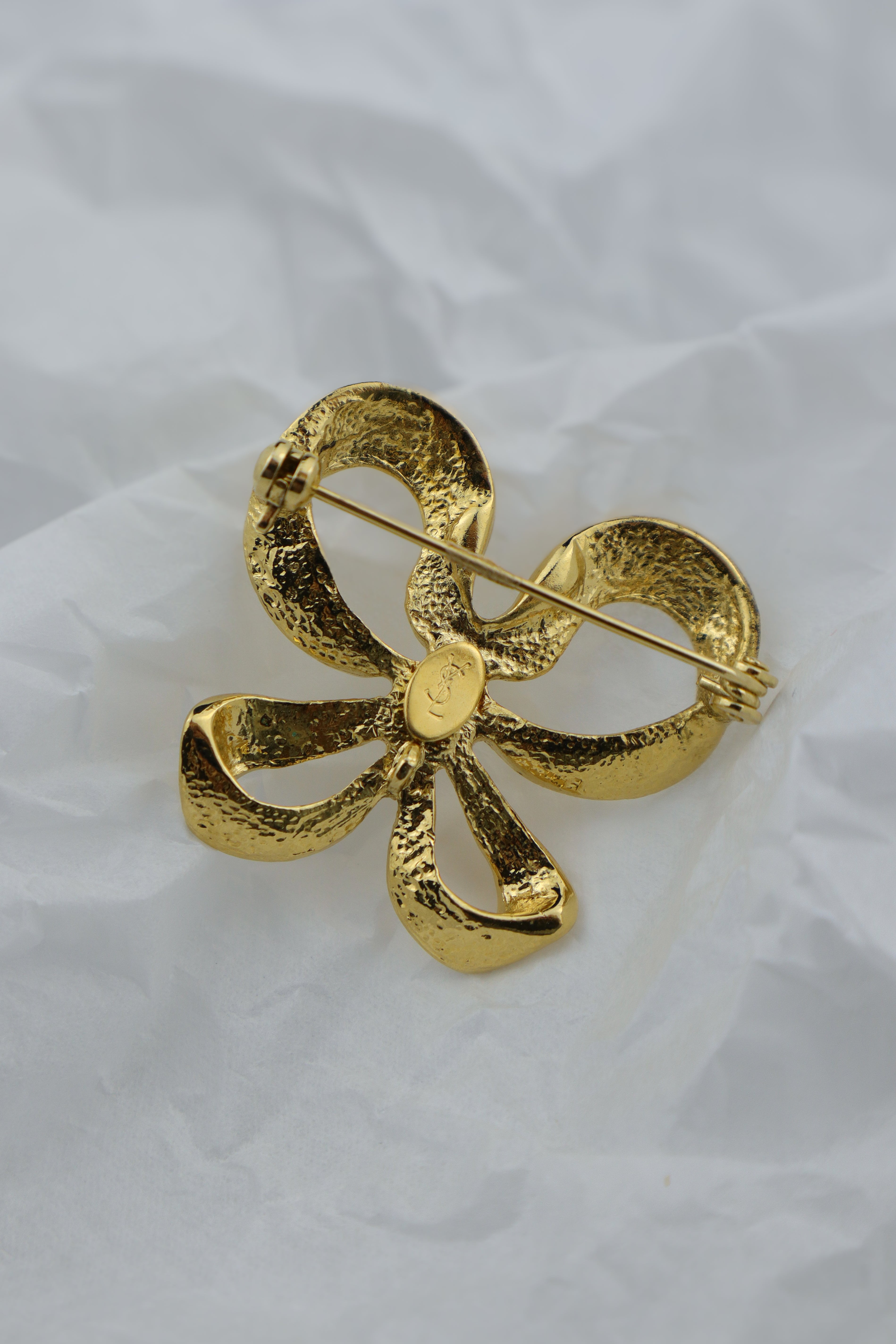 Yves Saint Laurent - broszka kokardka