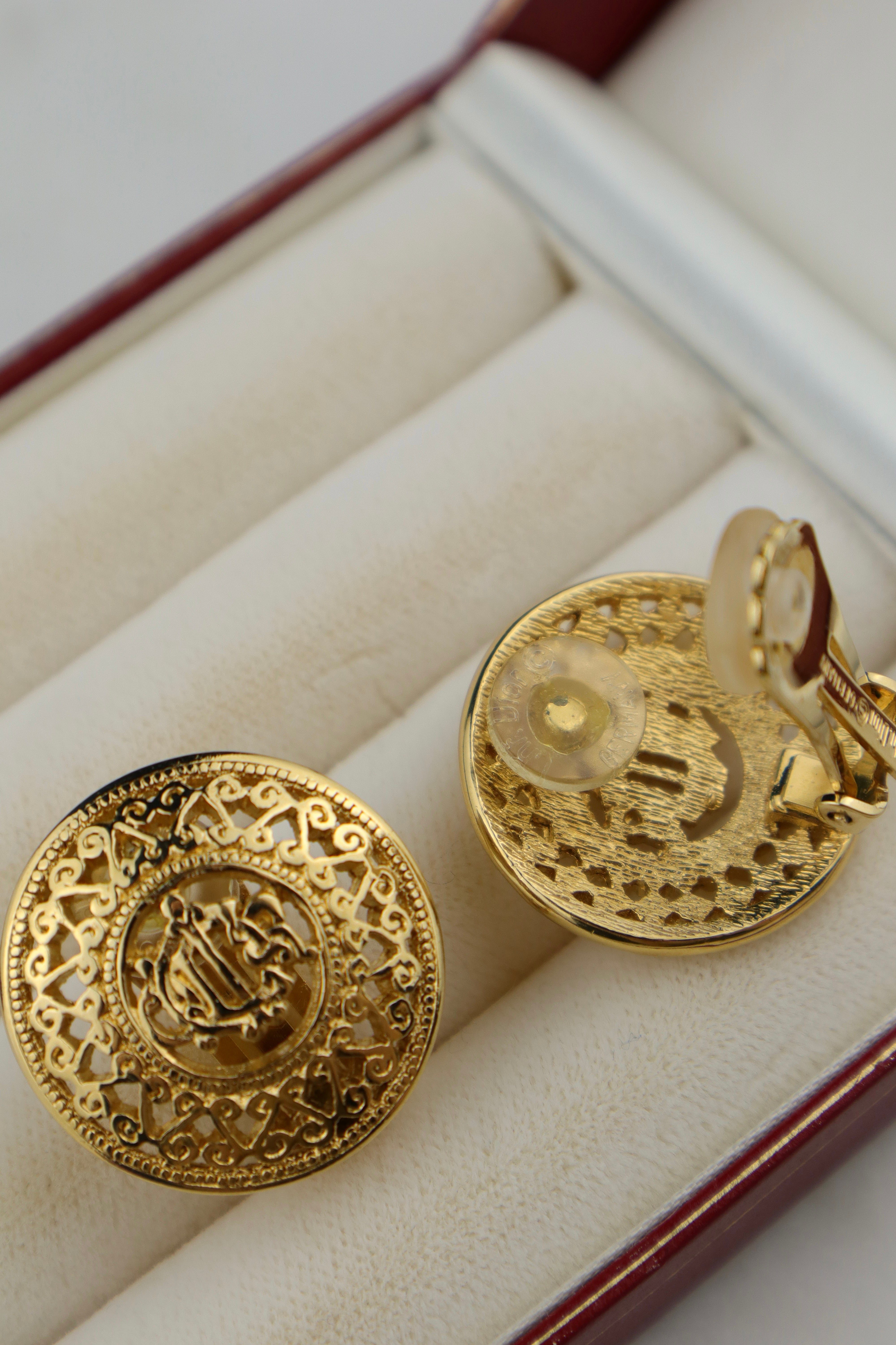 Christian Dior - vintage klipsy złote logo